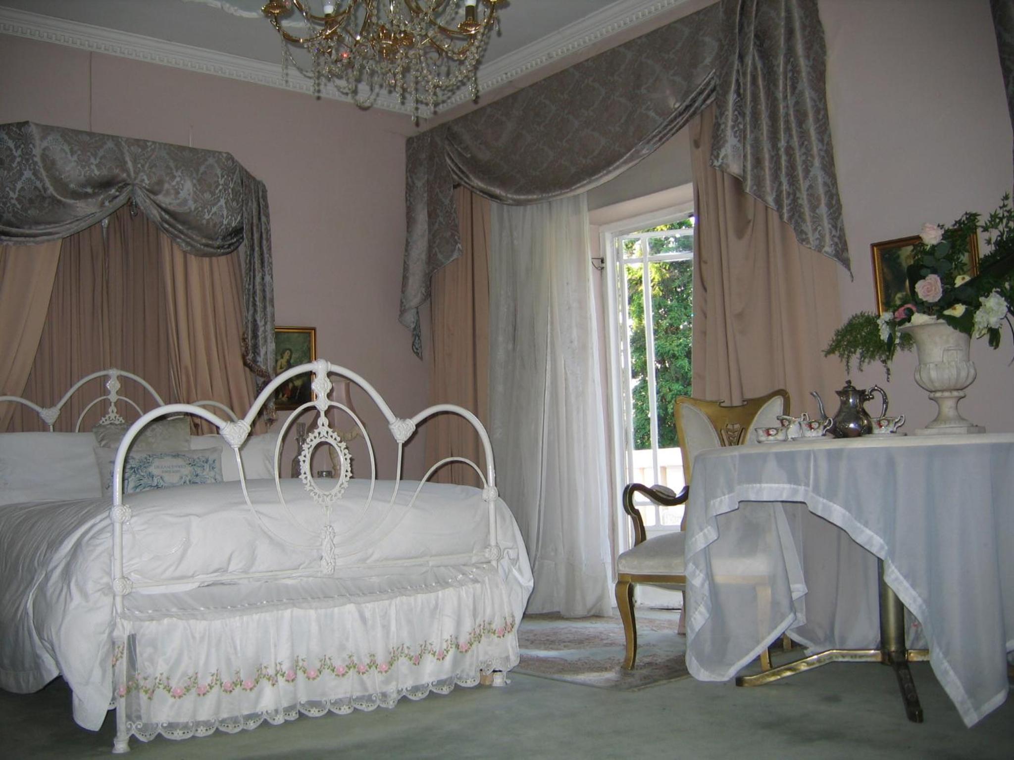 Deluxe Queen Suite photo 1
