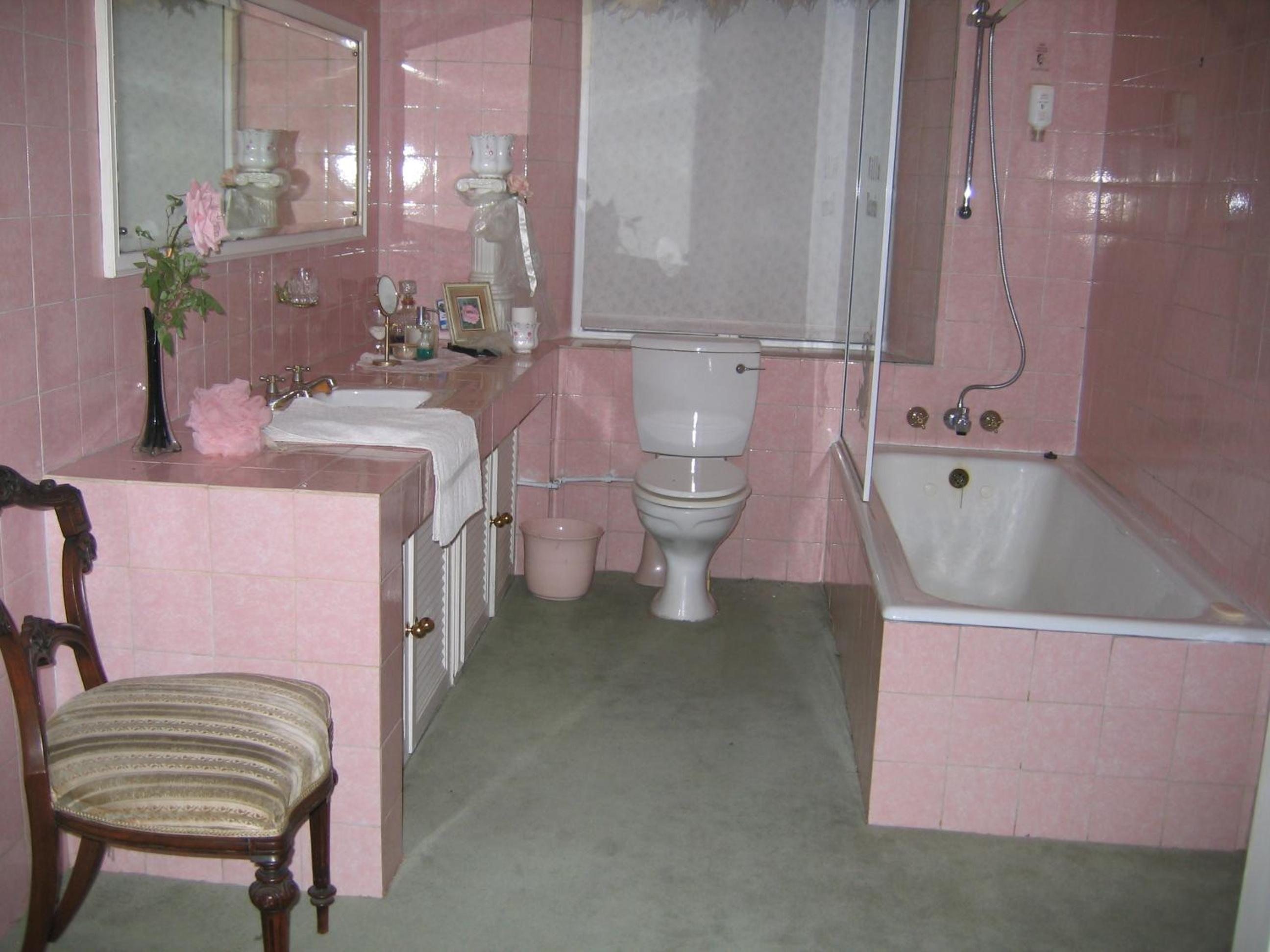 Deluxe Queen Suite photo 3