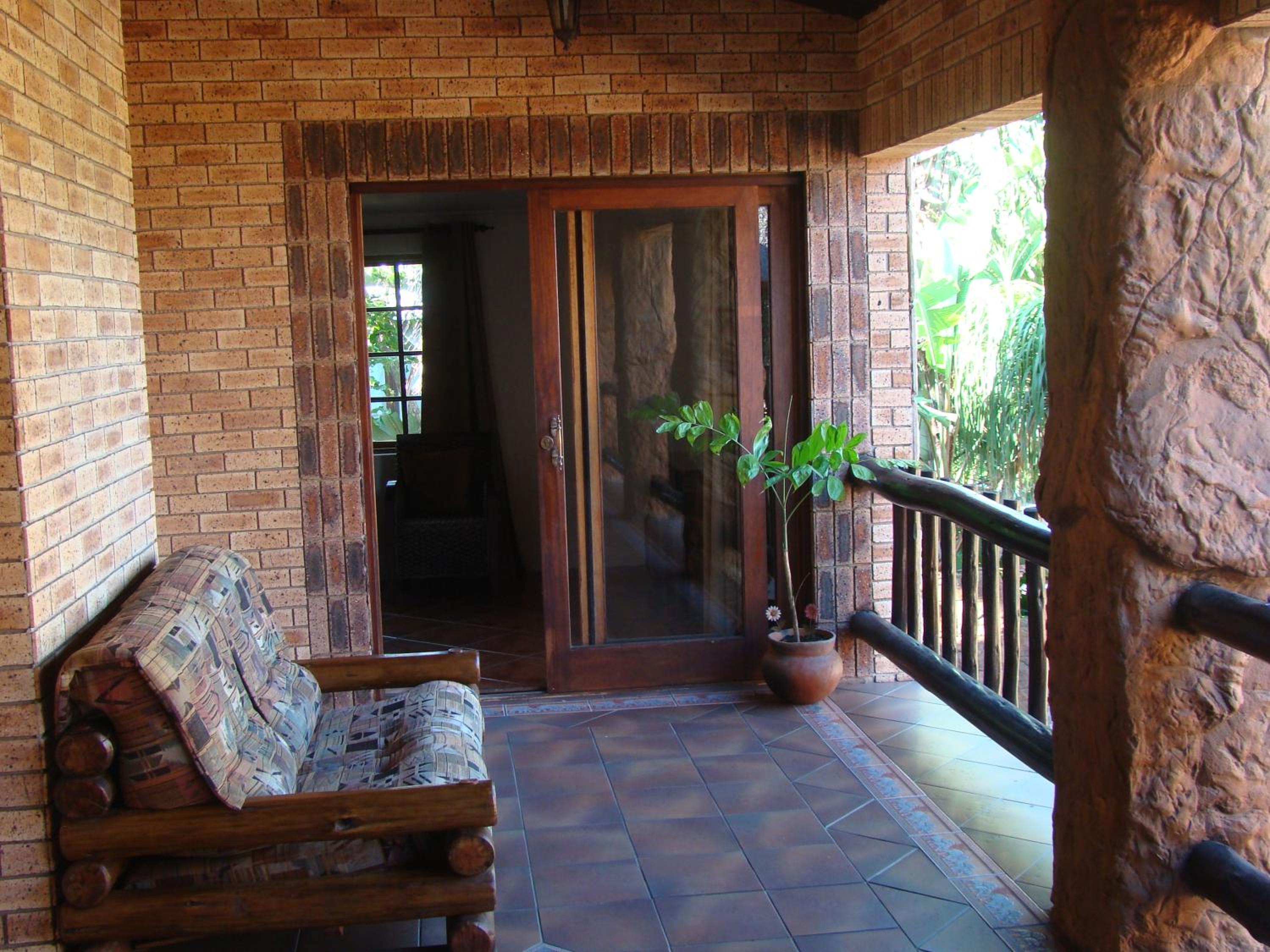 Double or Twin Room with Balcony - Photo 2