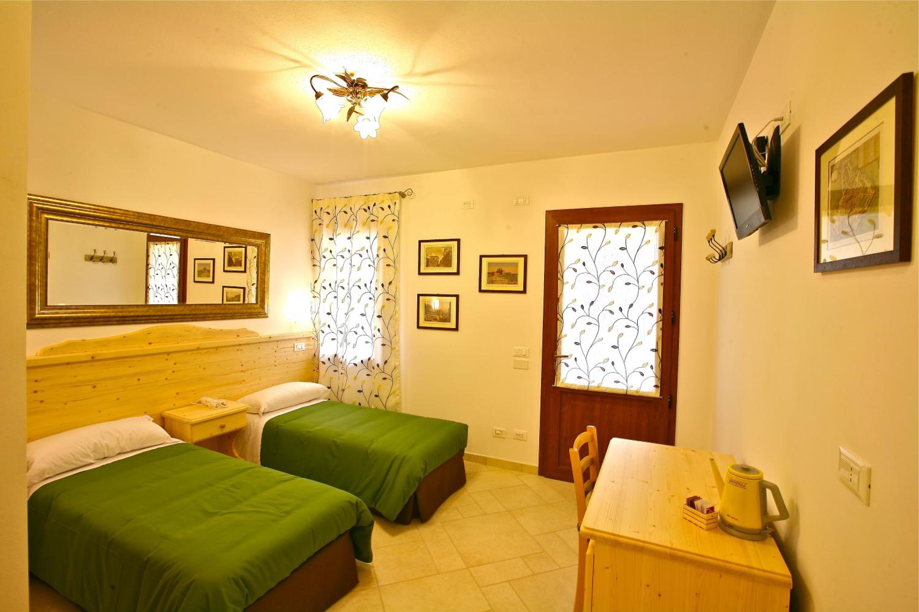 Double or Twin Room - Photo 1