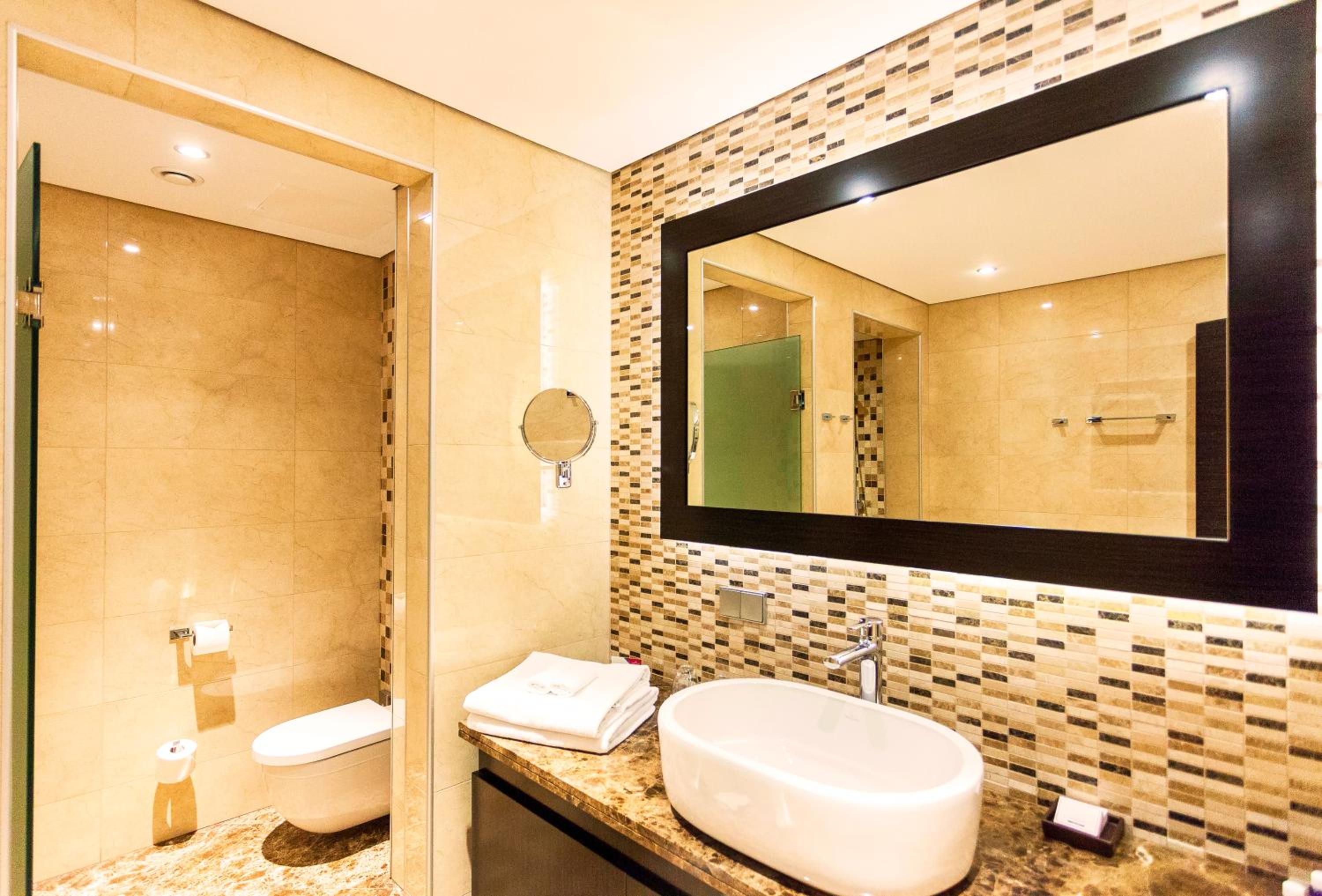 Premium King Room with River View photo 2