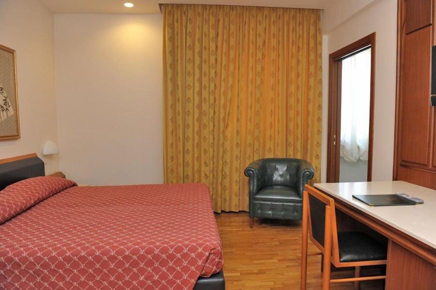 Standard Double or Twin Room - Photo 1