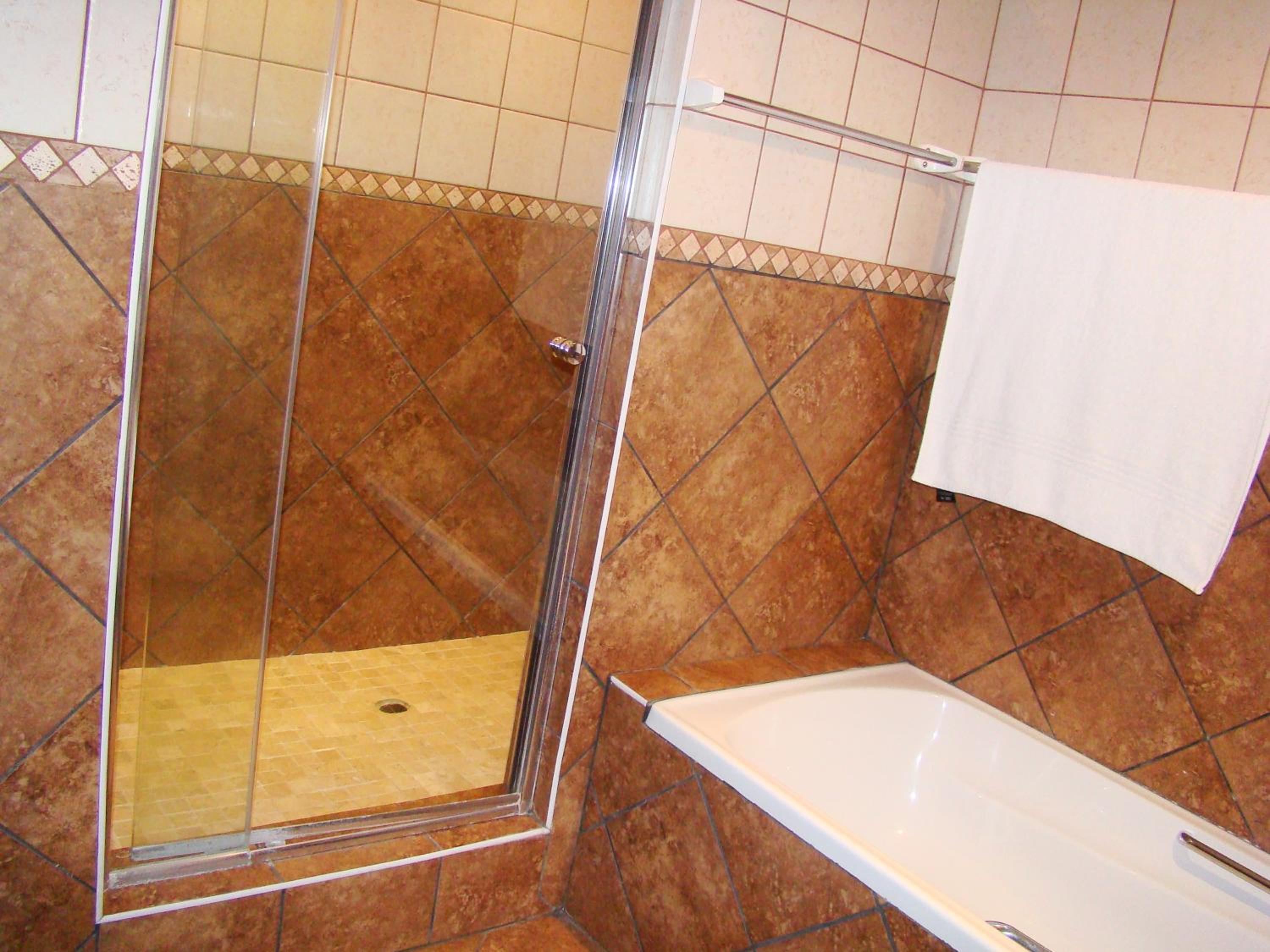 Double or Twin Room with Balcony - Photo 3