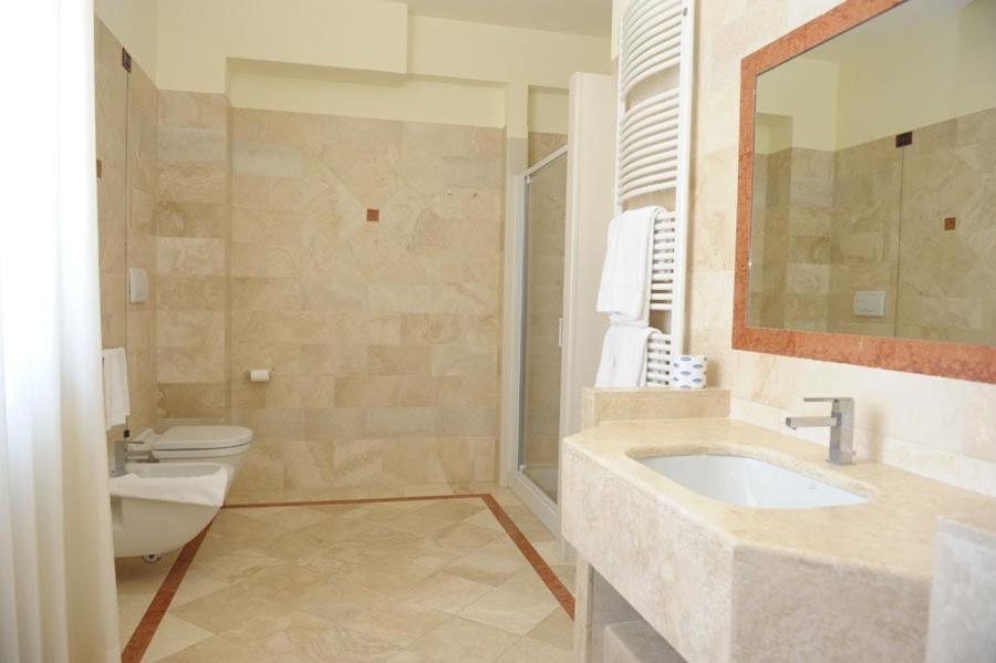 Standard Double or Twin Room - Photo 3