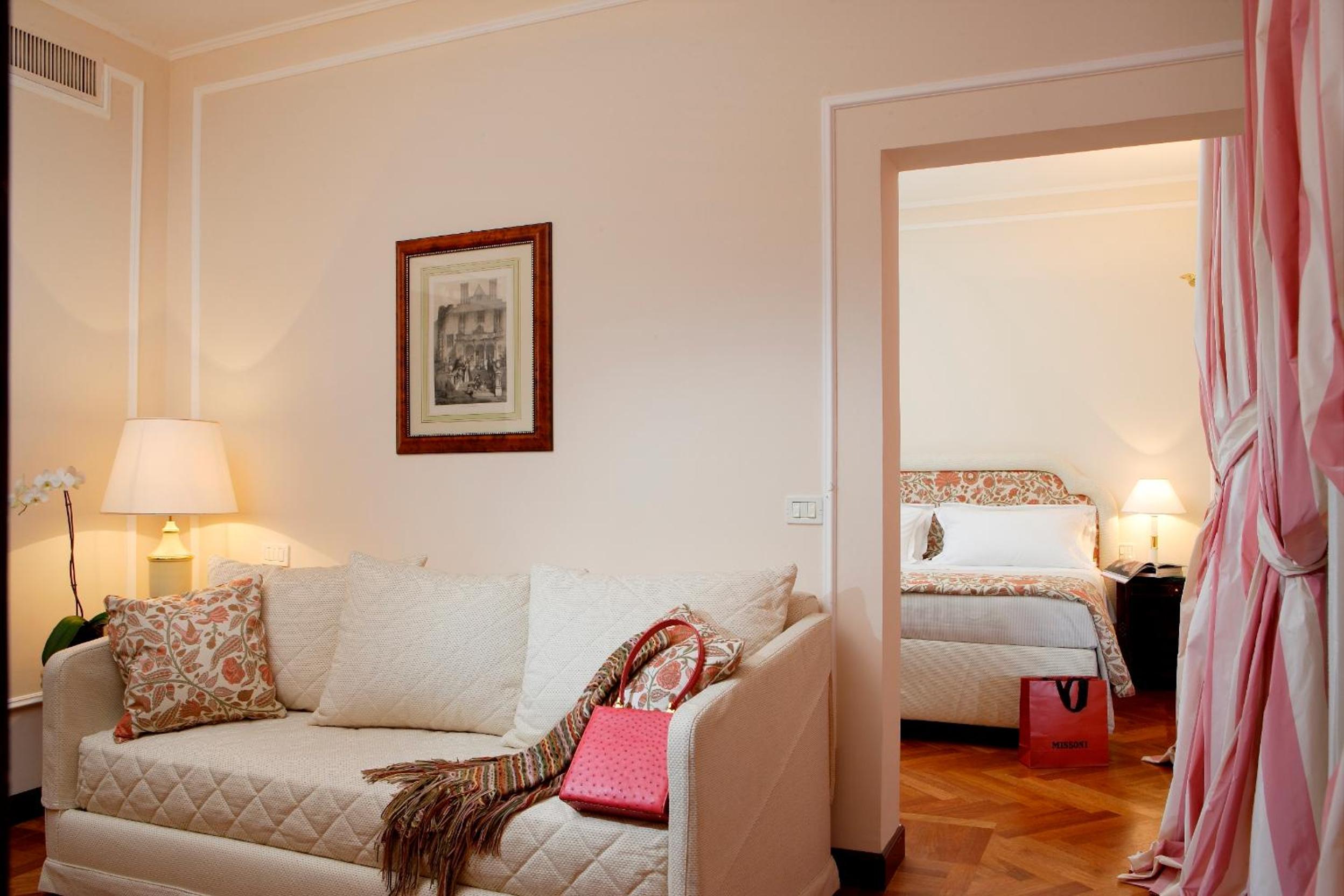 Suite - Photo 1