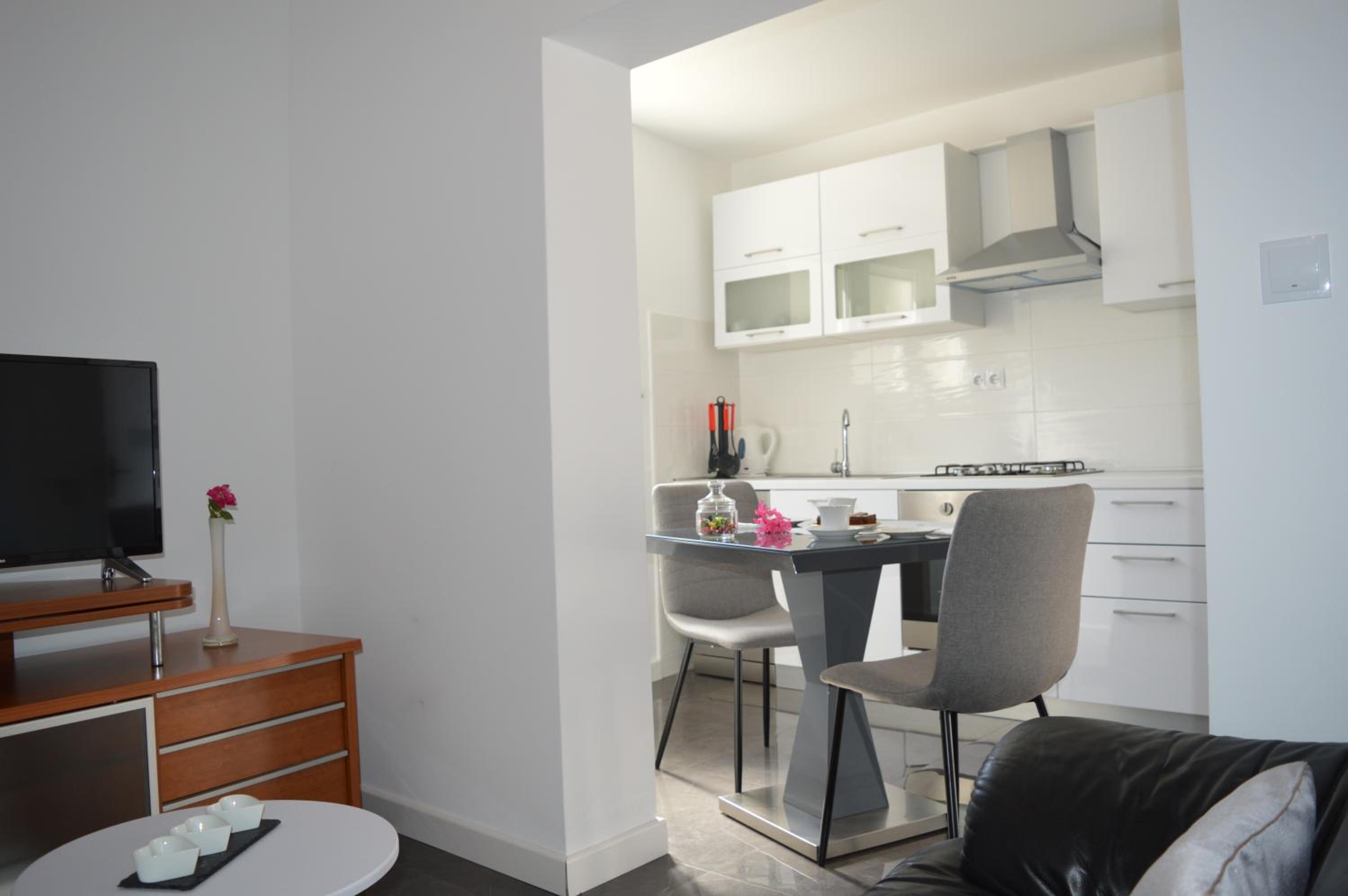 Apartment photo 2