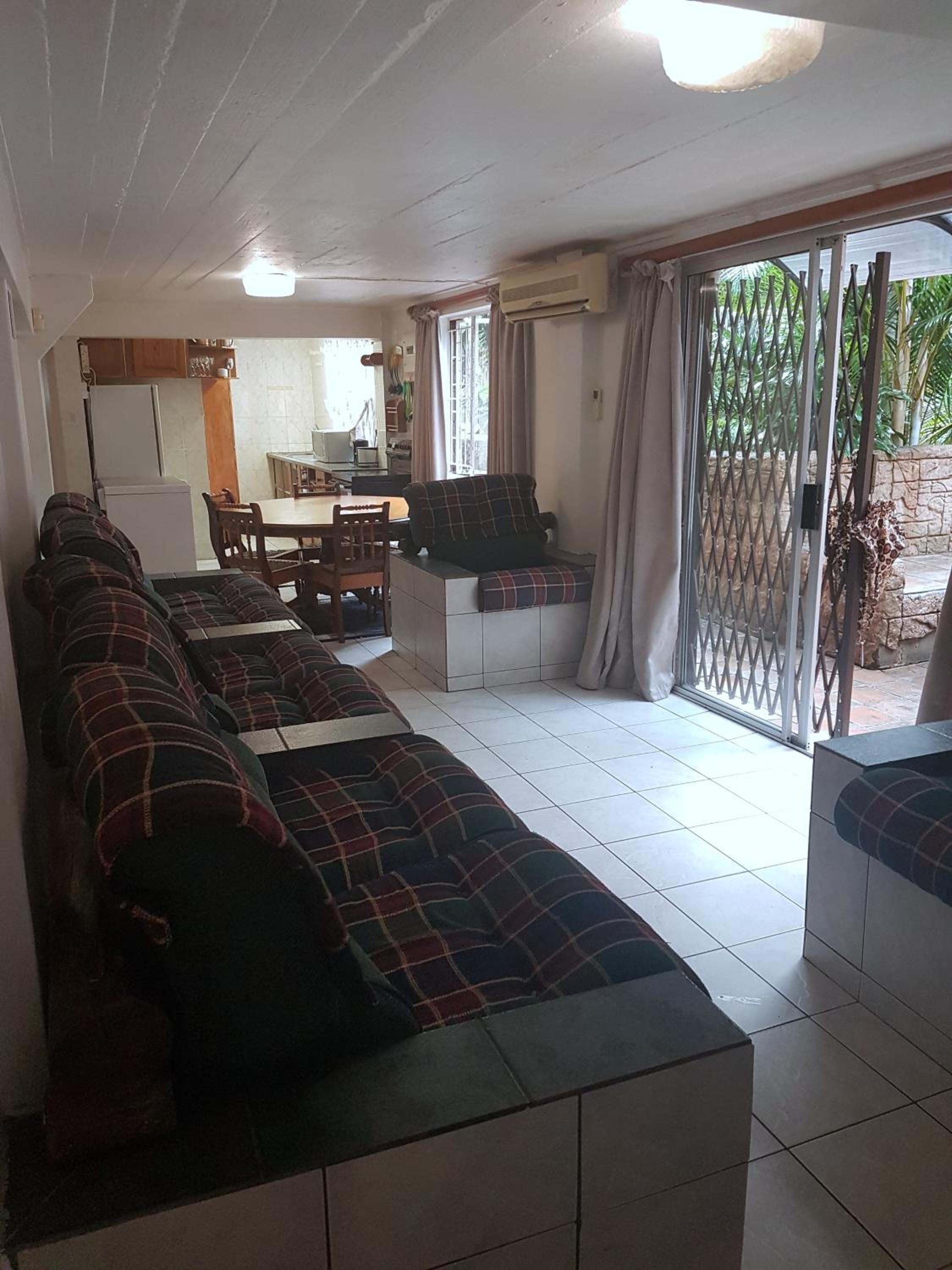 Four-Bedroom Cottage - Photo 4
