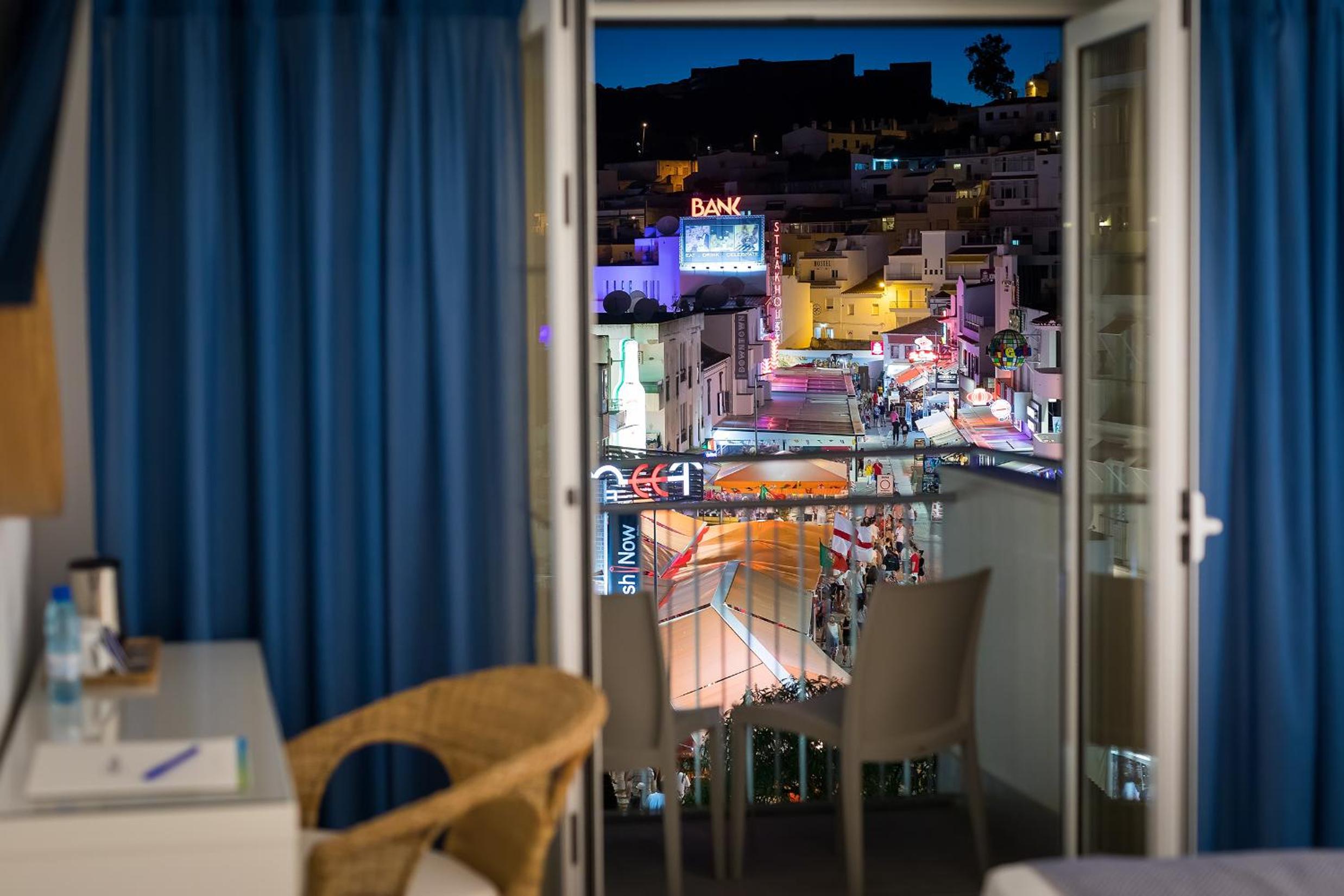 Superior Twin Room with Balcony photo 2
