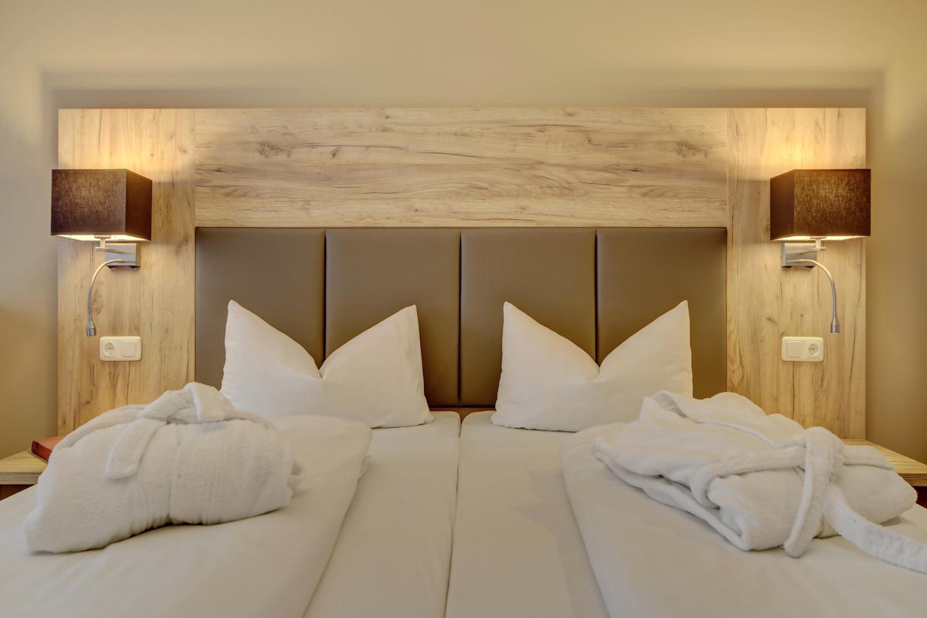 Deluxe Room (2 Adults + 1 Child) photo 3
