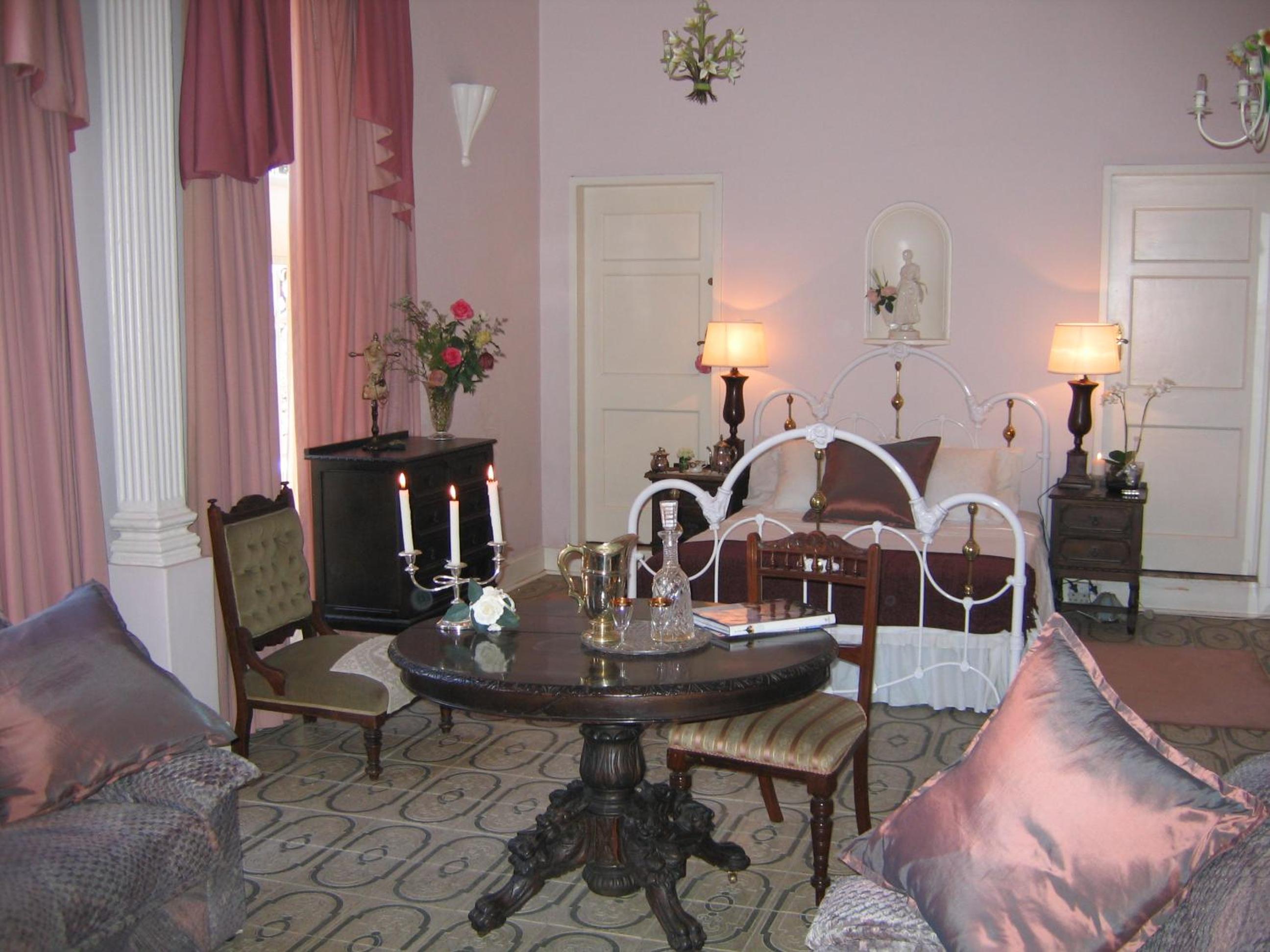 Family Room with Bathroom photo 1