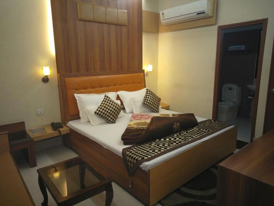 Deluxe Double Room with Extra Bed photo 2
