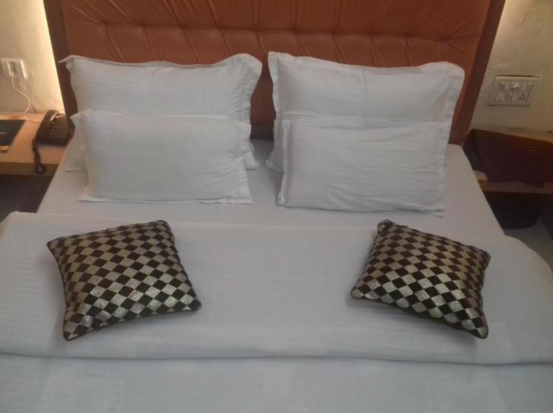 Deluxe Double Room (2 Adults + 1 Child) photo 1