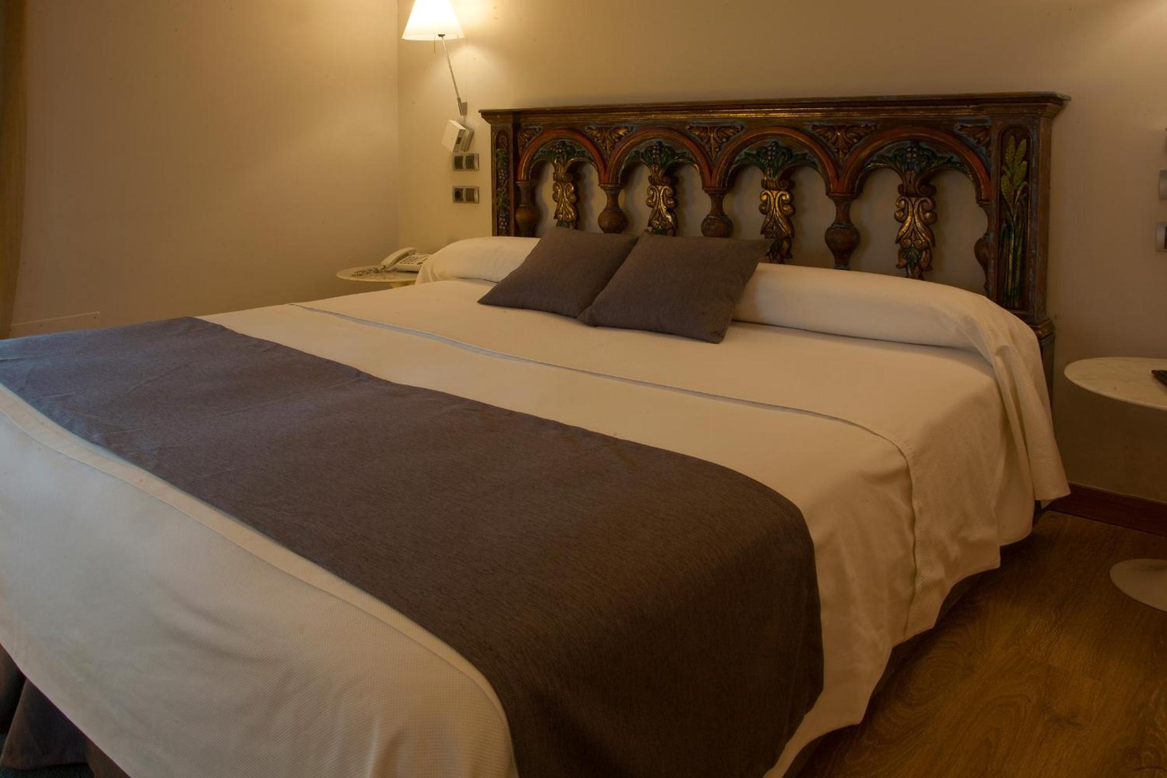 Double or Twin Room - Photo 3