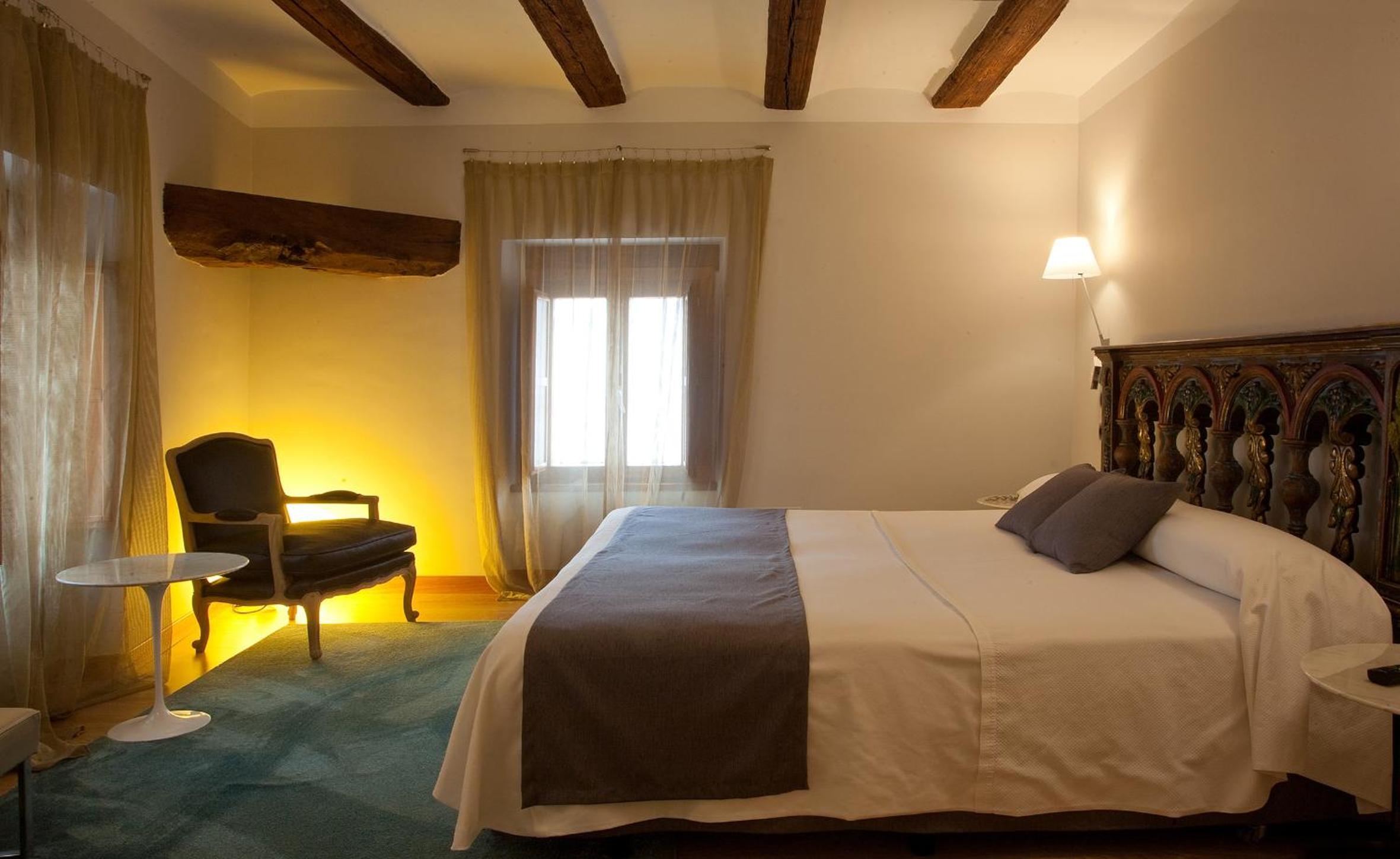 Suite - Photo 1