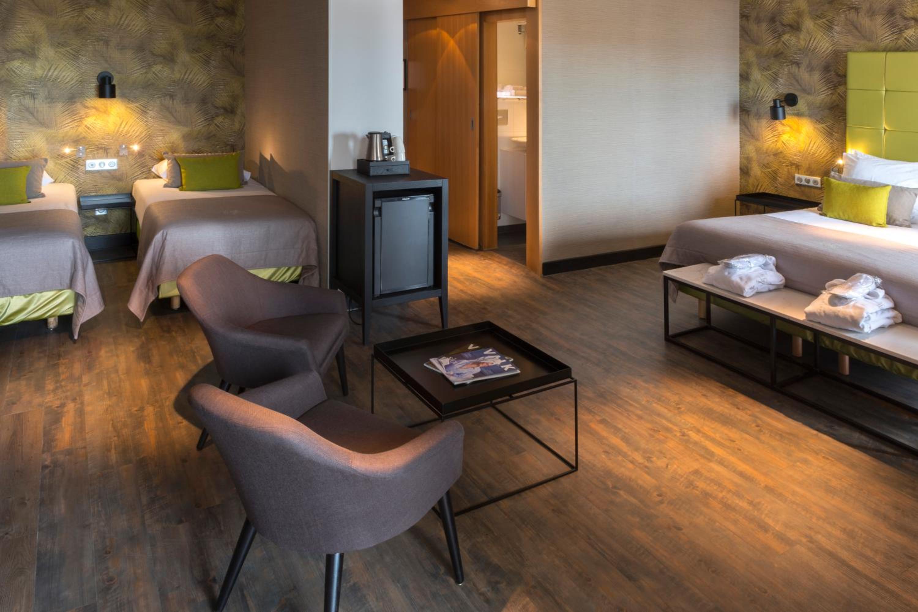 Family suite with balcony - Photo 5