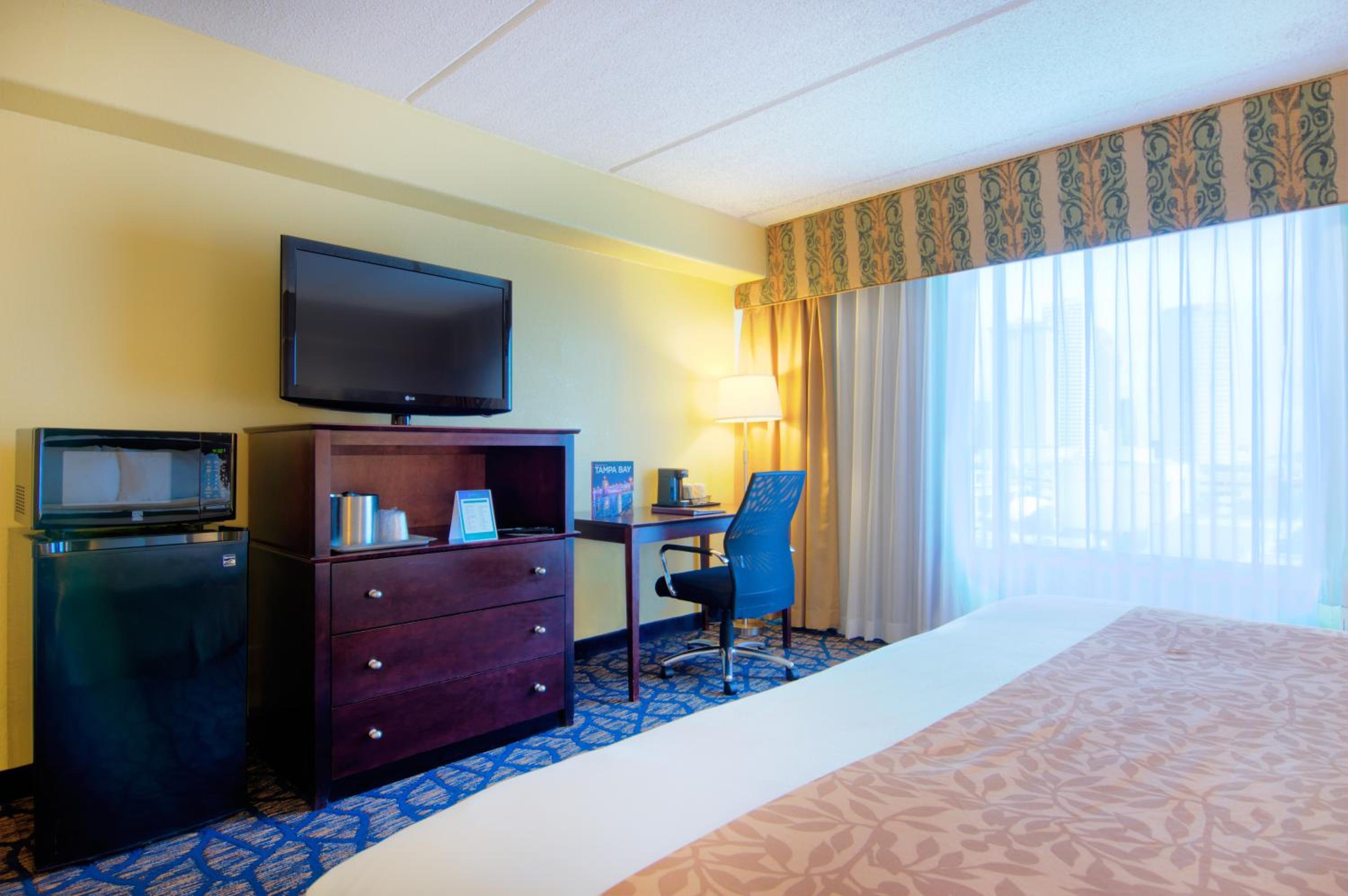 King Room - Non-Smoking - Photo 4
