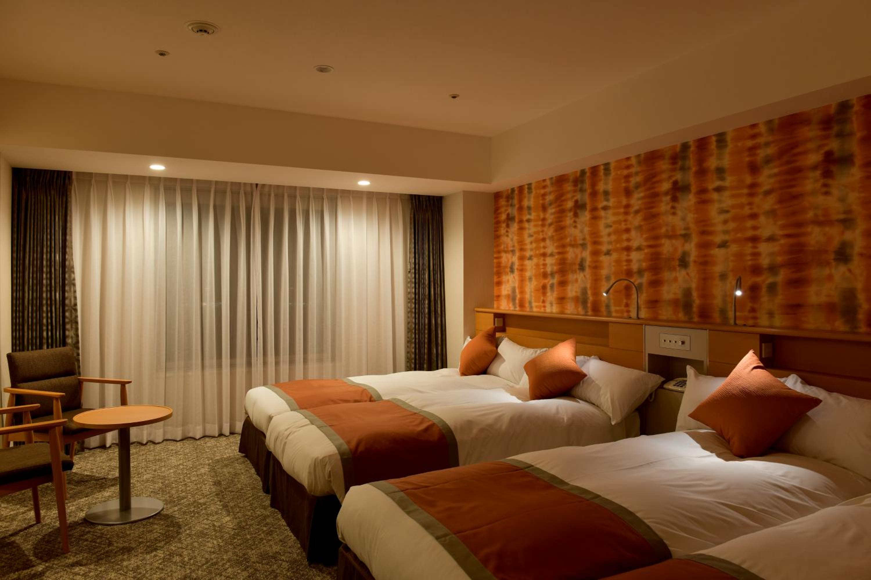 Hollywood Quadruple, Non-Smoking (West Wing High Floor) - Photo 3