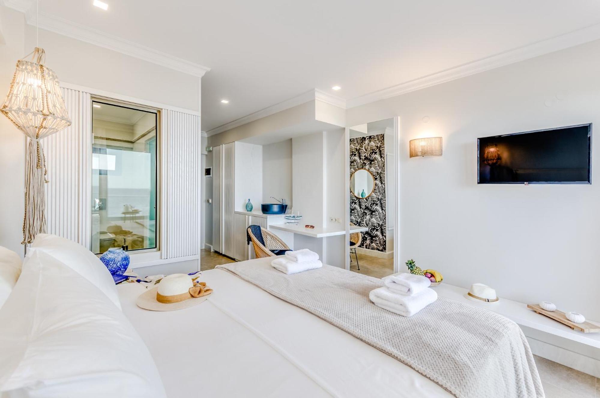 Suite with Sea View - Photo 9