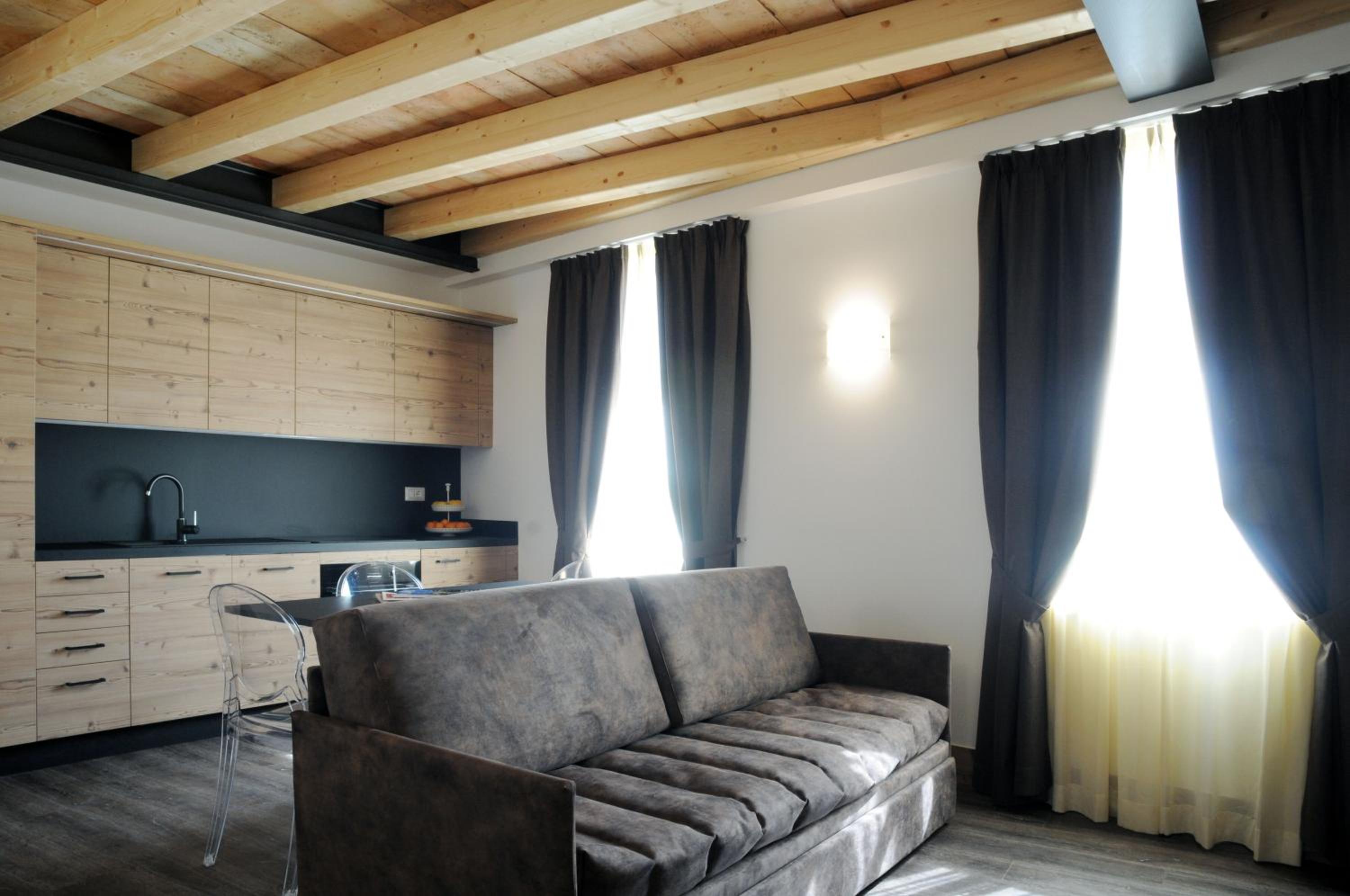 Apartment with Mountain View