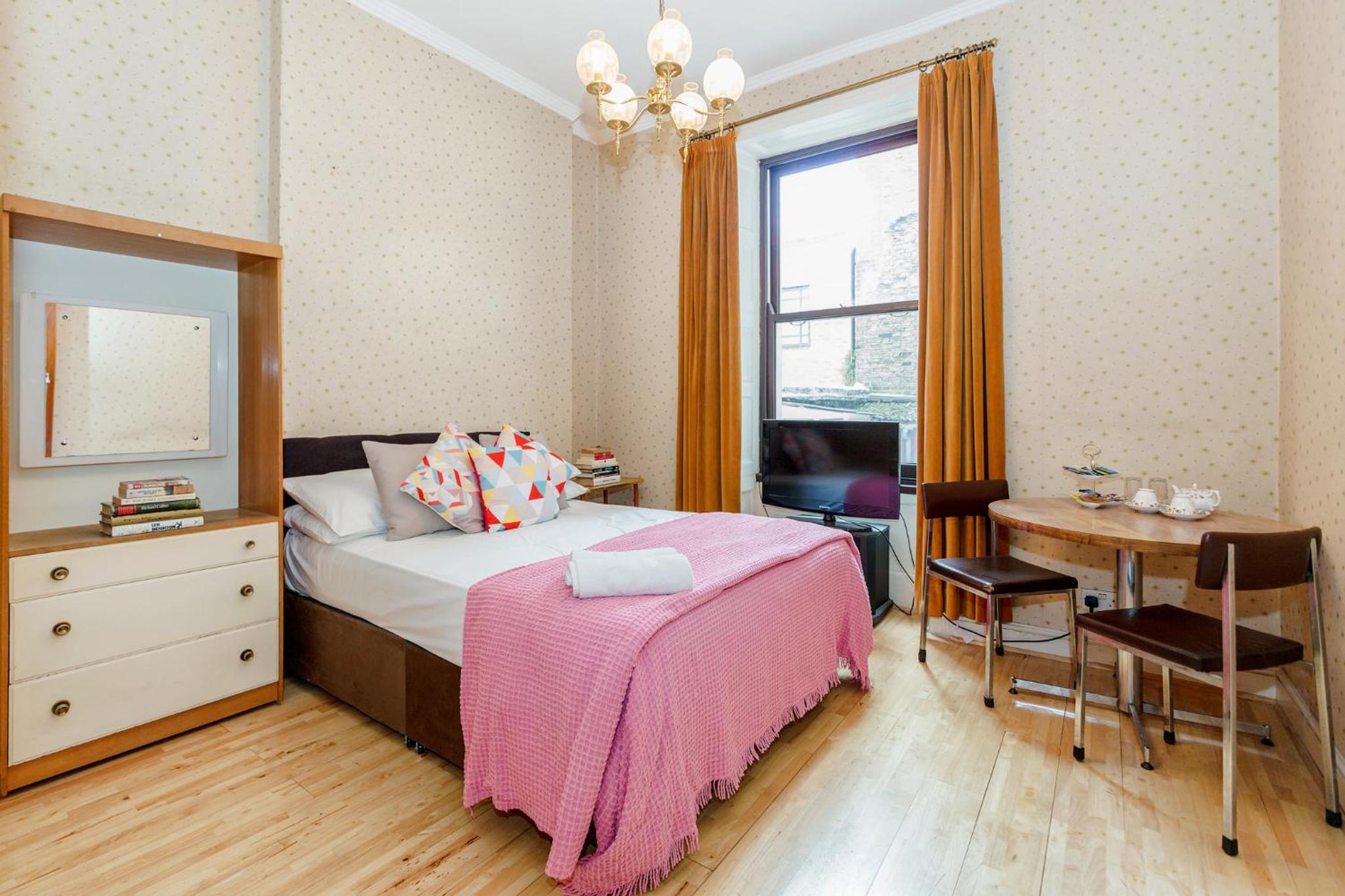 Triple Room with Shared Bathroom photo 2