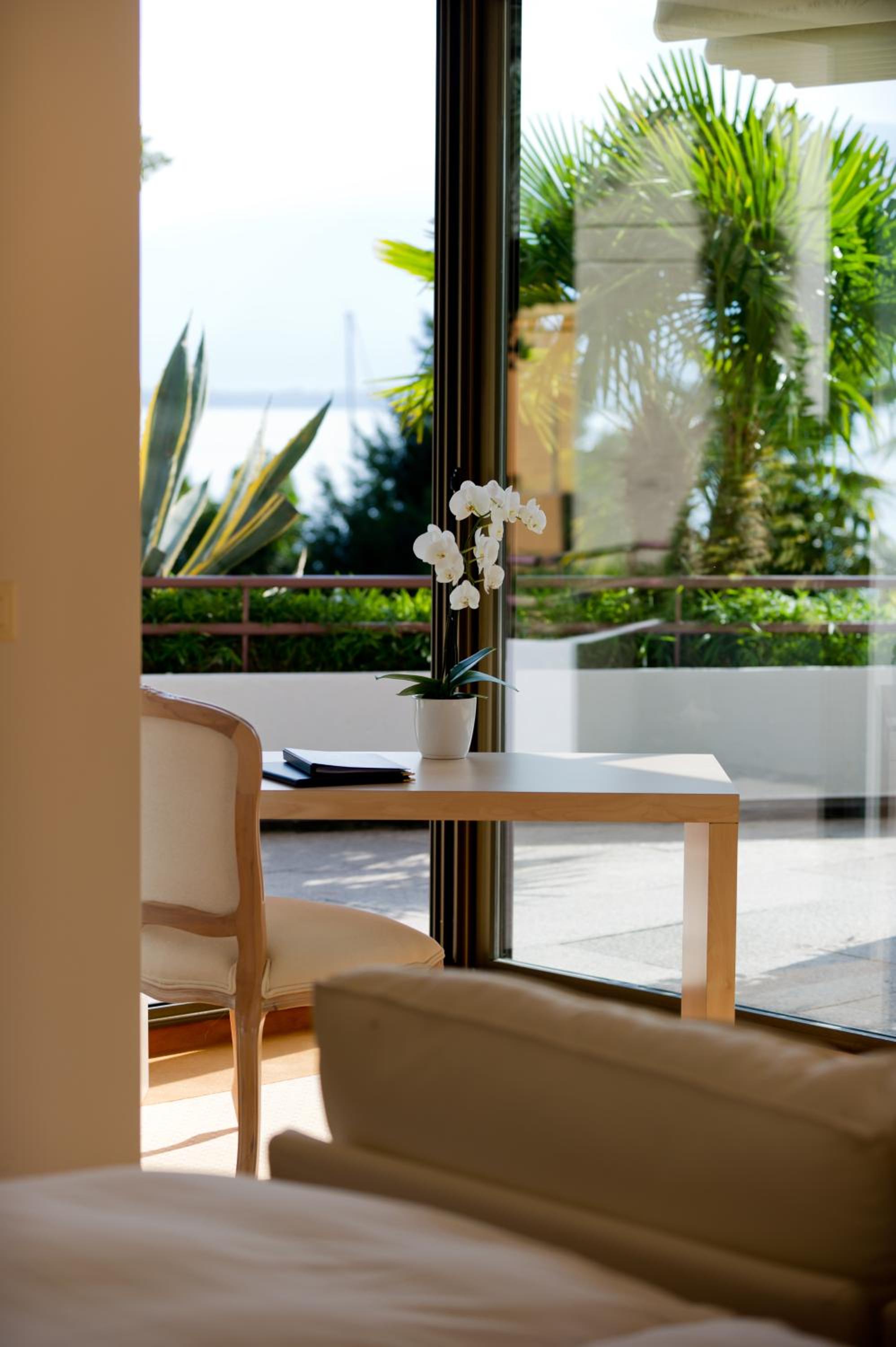 Royal Suite with Lake View and Terrace thumbnail 6