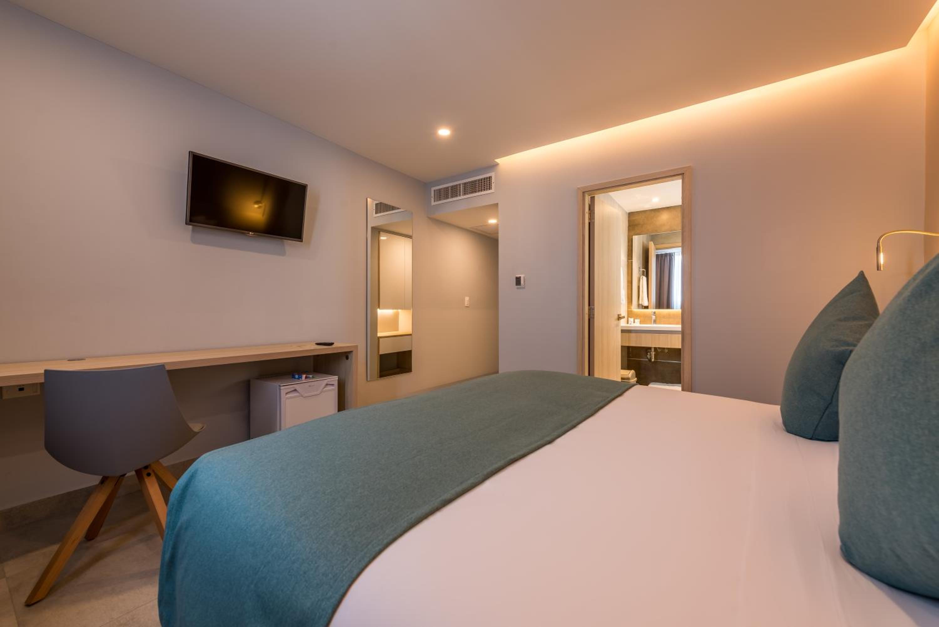 Standard Double Room - Photo 2