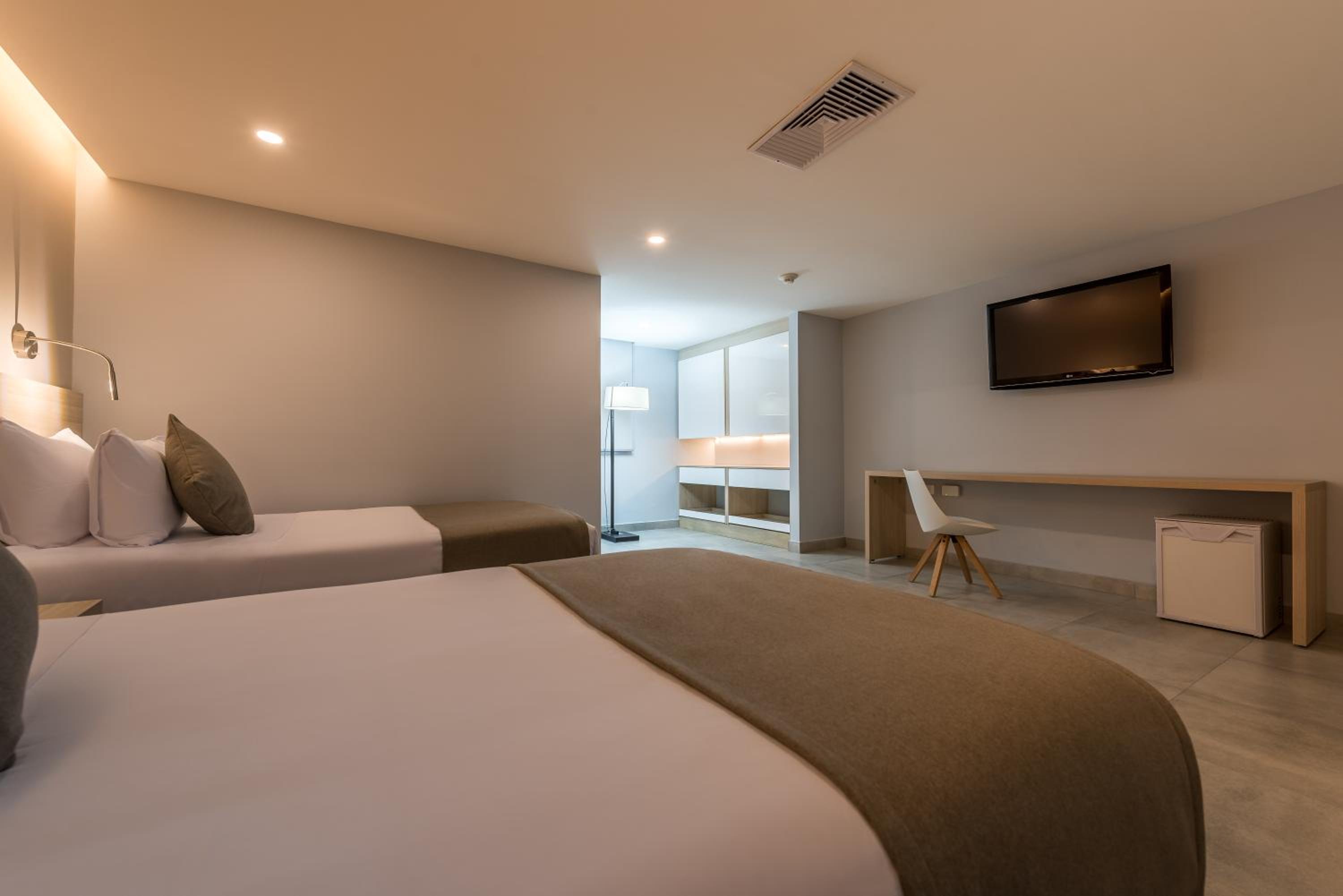 Junior Suite (2 Adults) - Photo 2