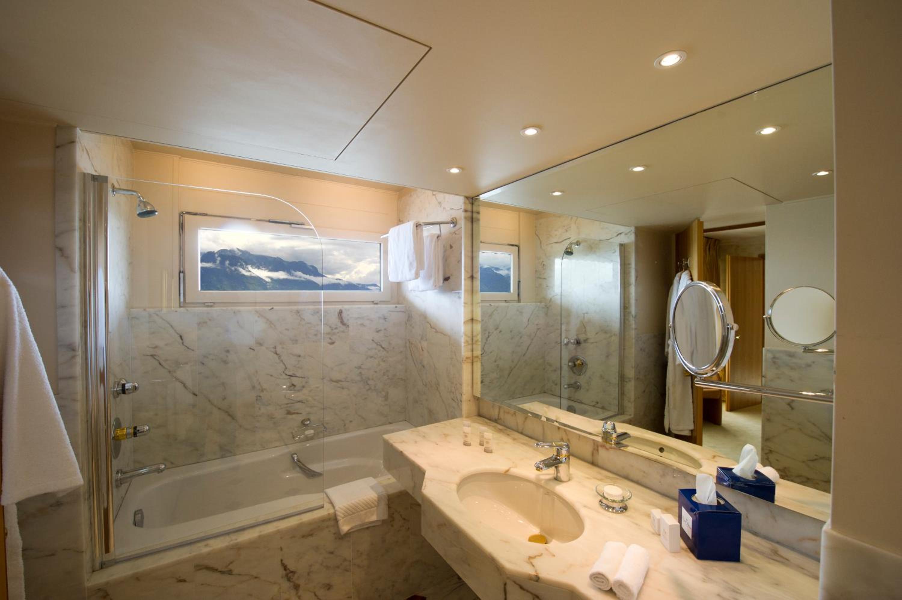 Presidential Suite with Lake View and Terrace thumbnail 6