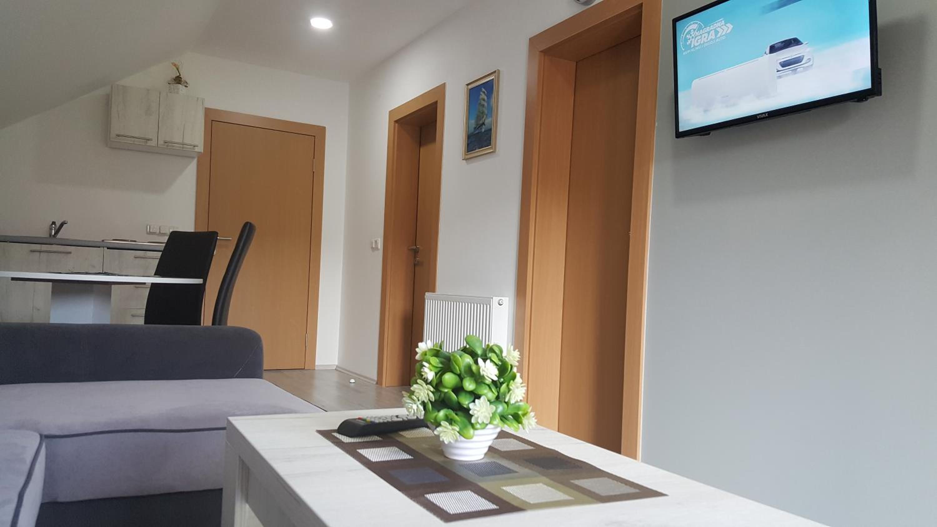 Apartment with Balcony - Photo 8