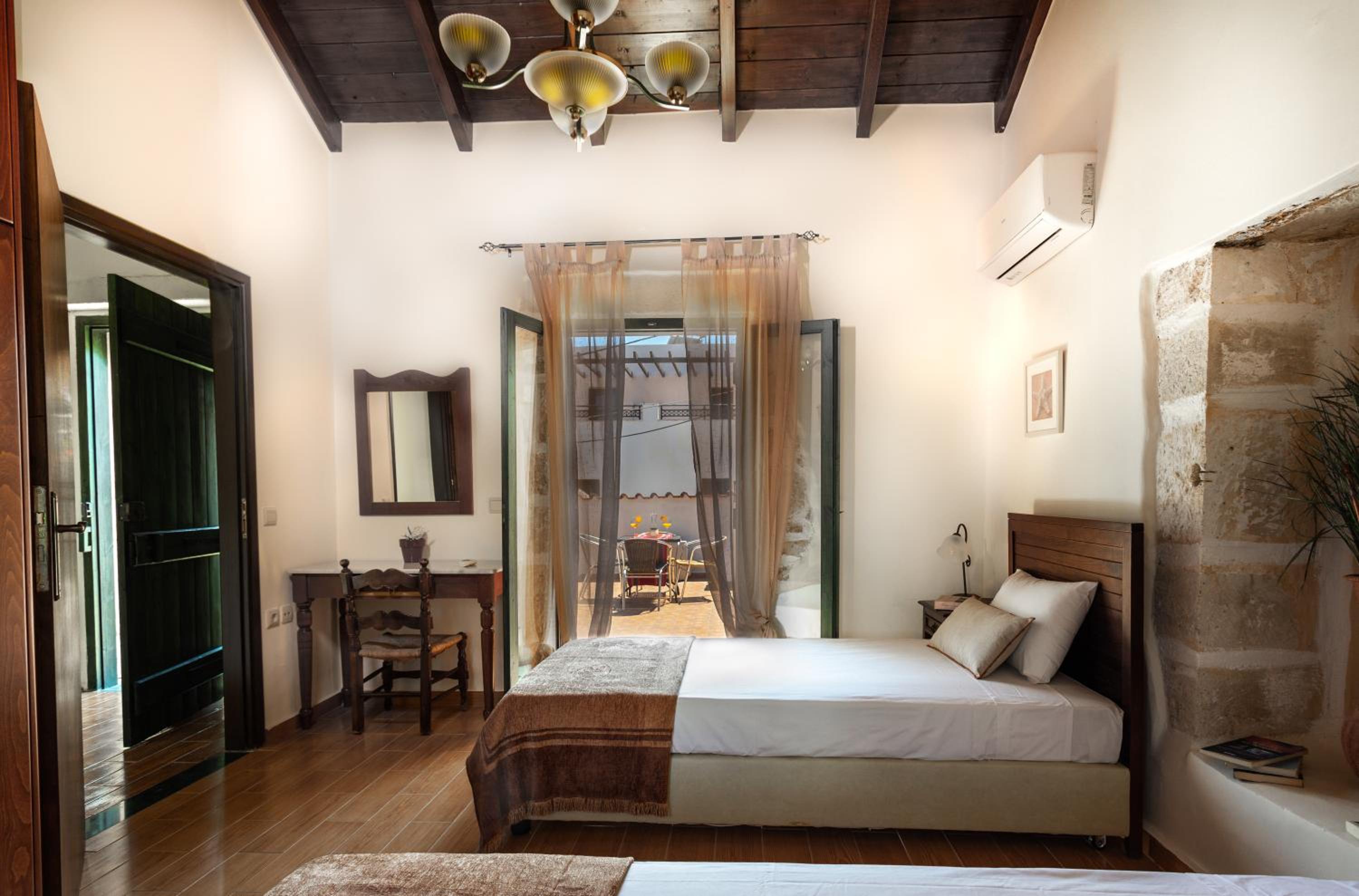 Three-Bedroom Villa with Private Pool photo 2