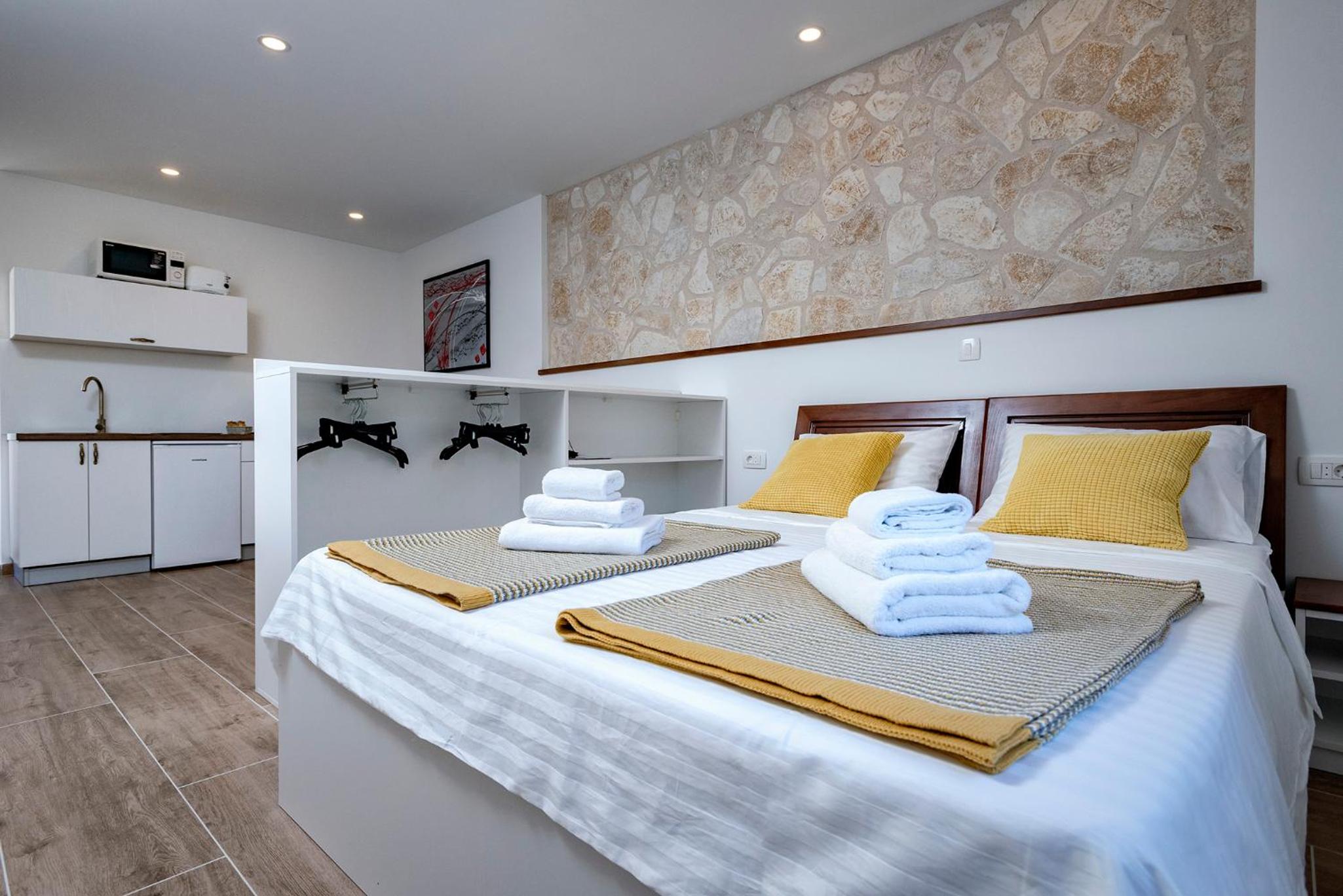 King Studio with Sofa Bed photo 2
