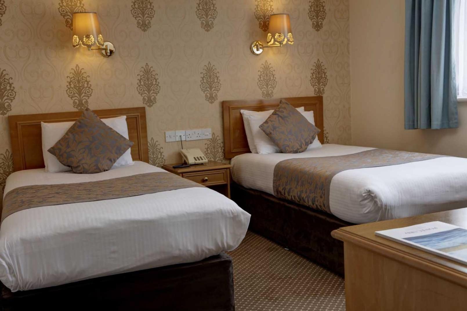 Twin Room - Photo 3