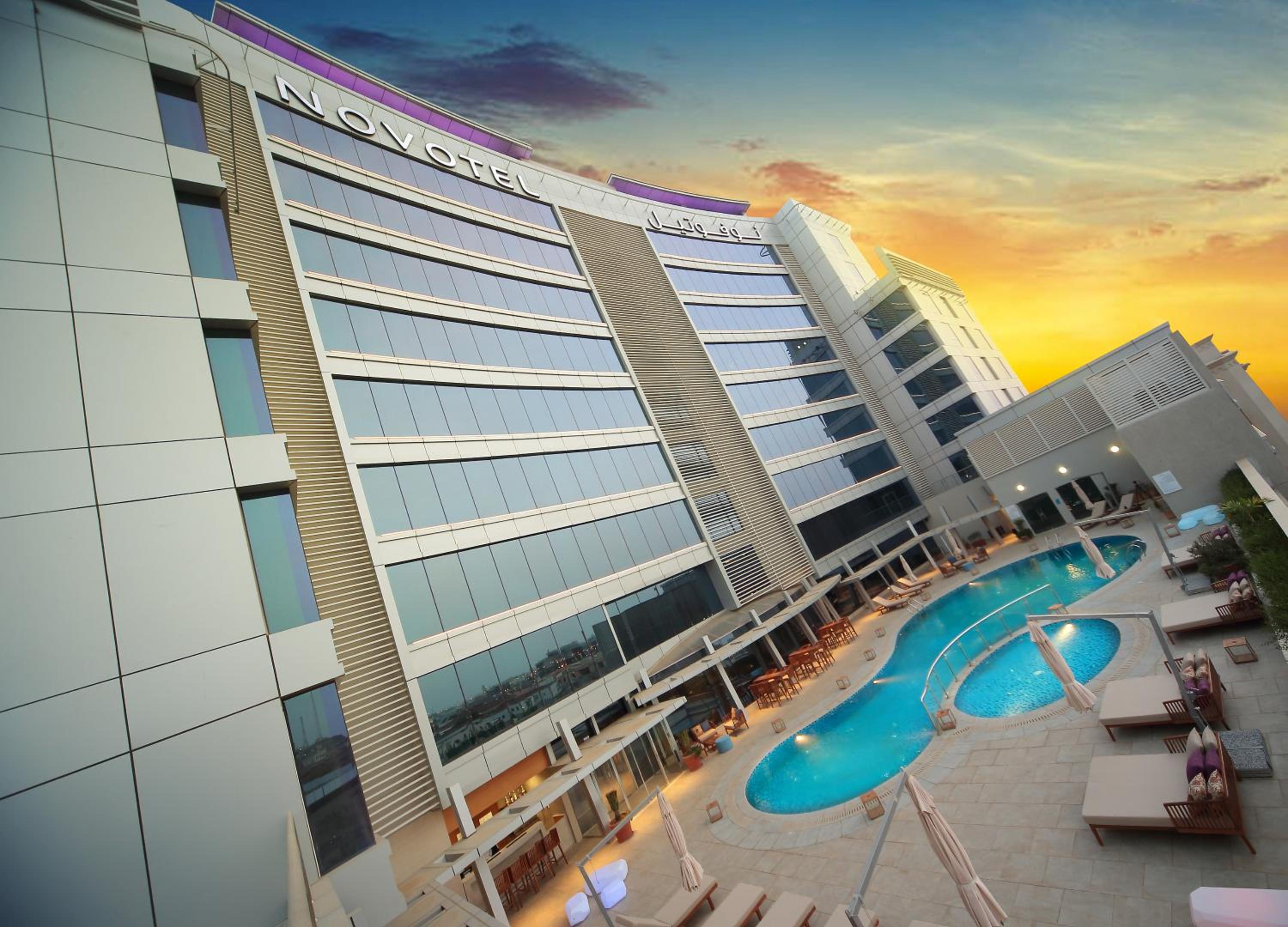 Executive Room with Pool View thumbnail 5