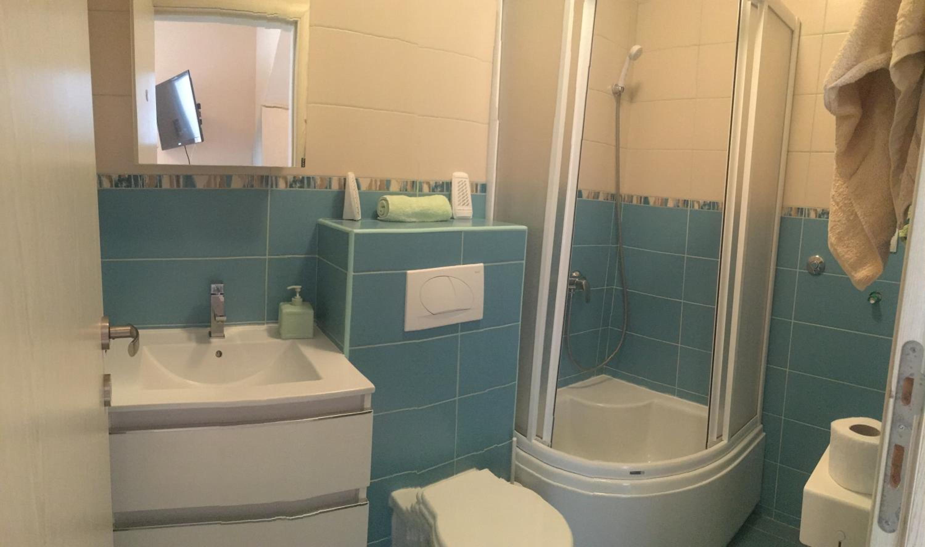 One-Bedroom Apartment with Balcony - Photo 11