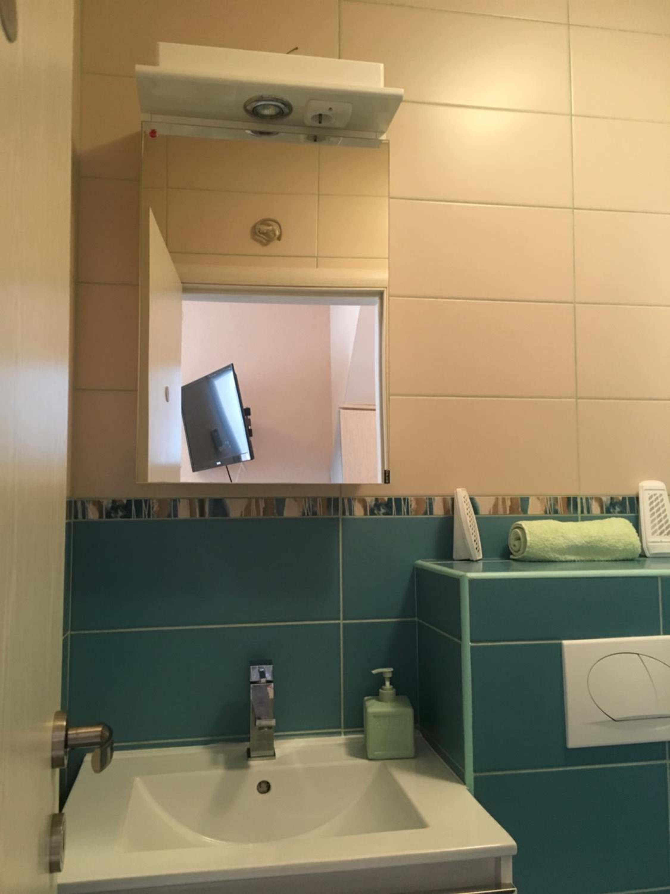 One-Bedroom Apartment with Balcony - Photo 6