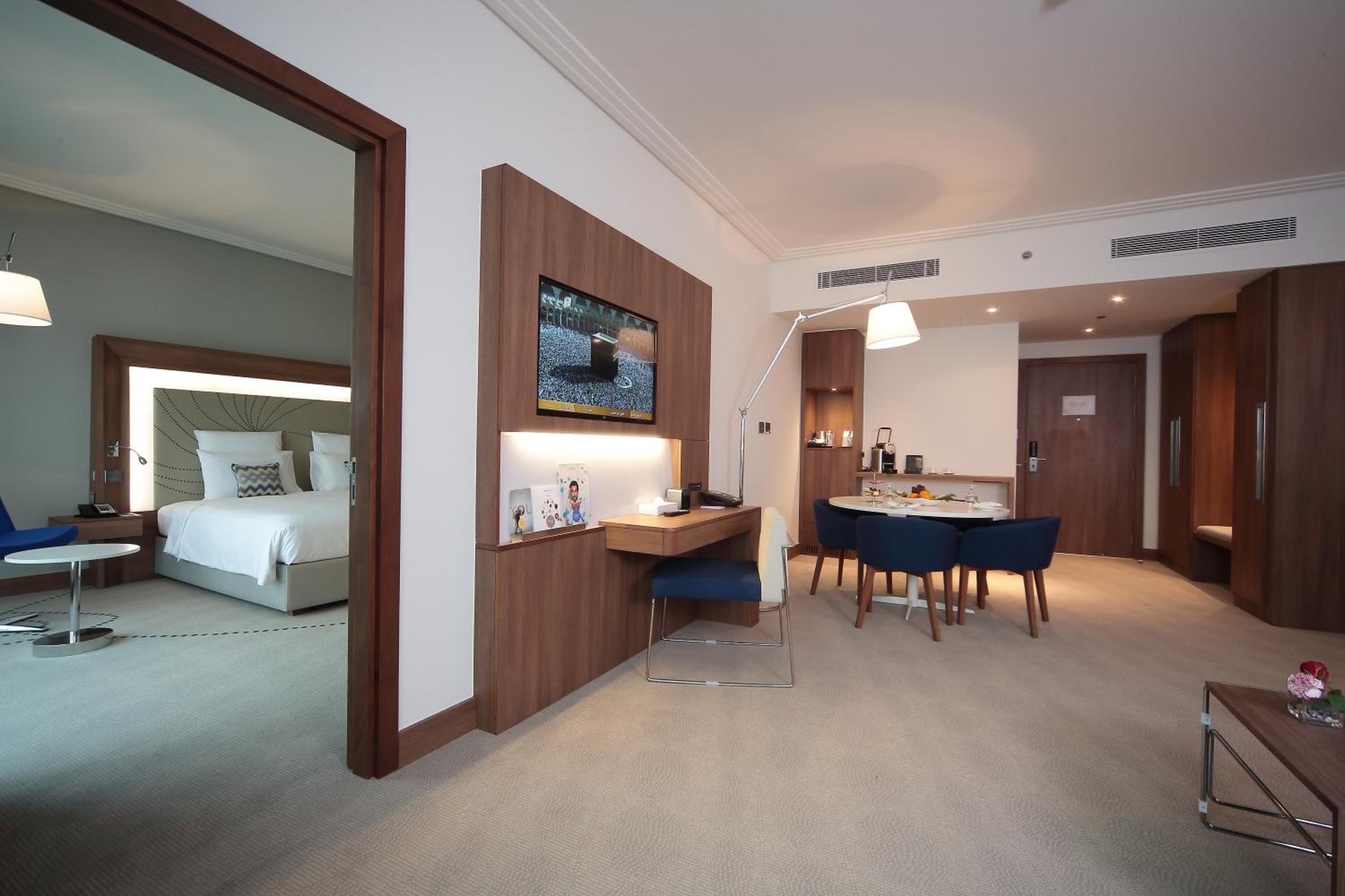 Superior Suite with Sea View thumbnail 6