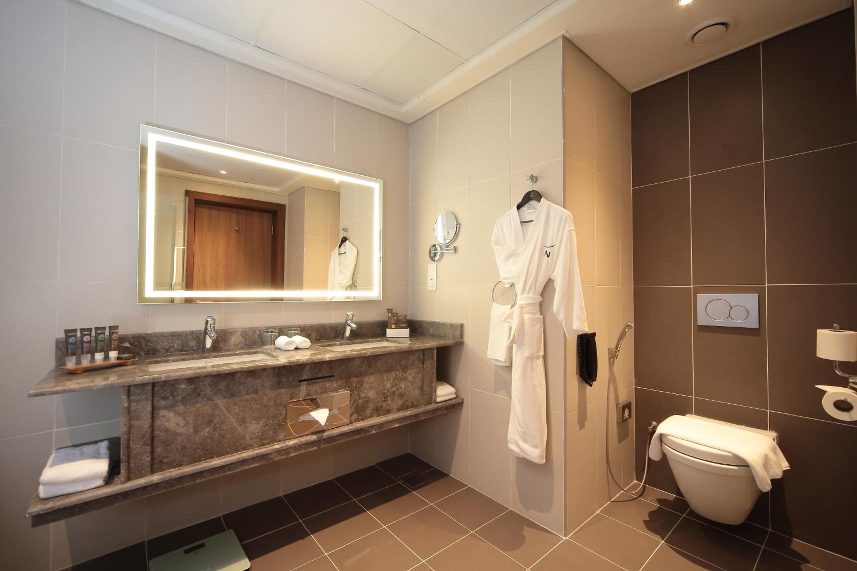 Superior Twin Room, Sea View thumbnail 6