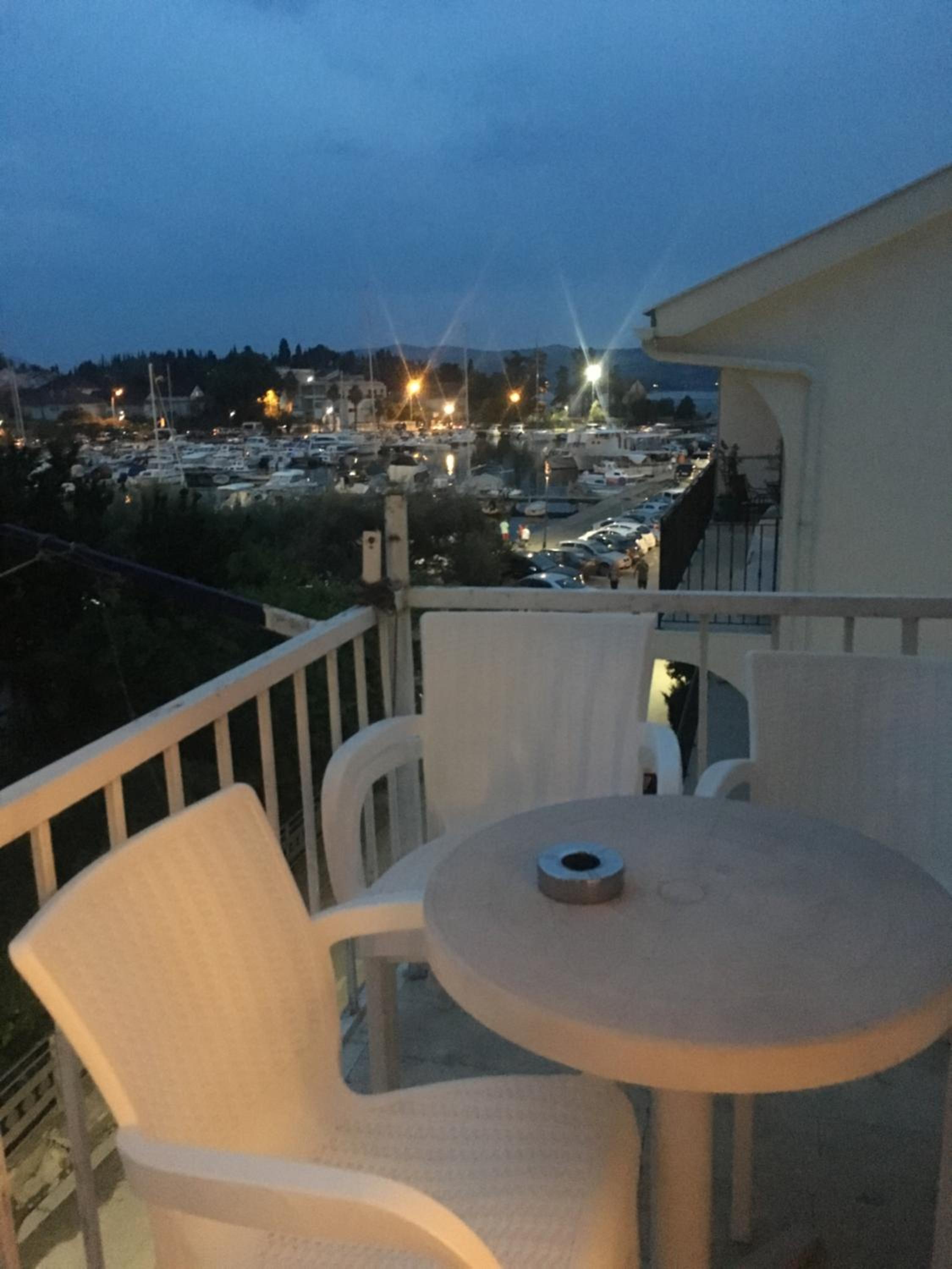 One-Bedroom Apartment with Balcony - Photo 2