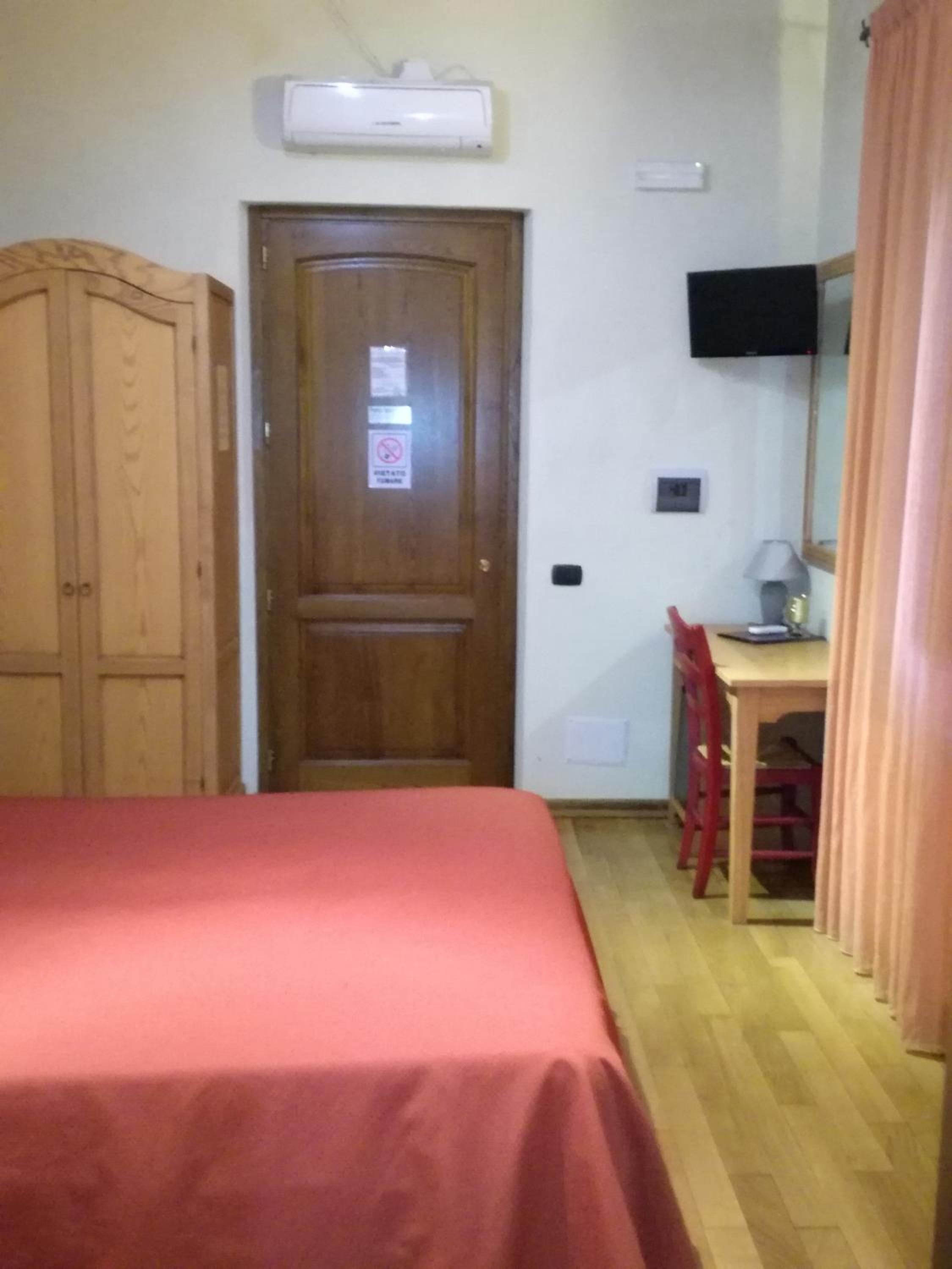 Single Room photo 1
