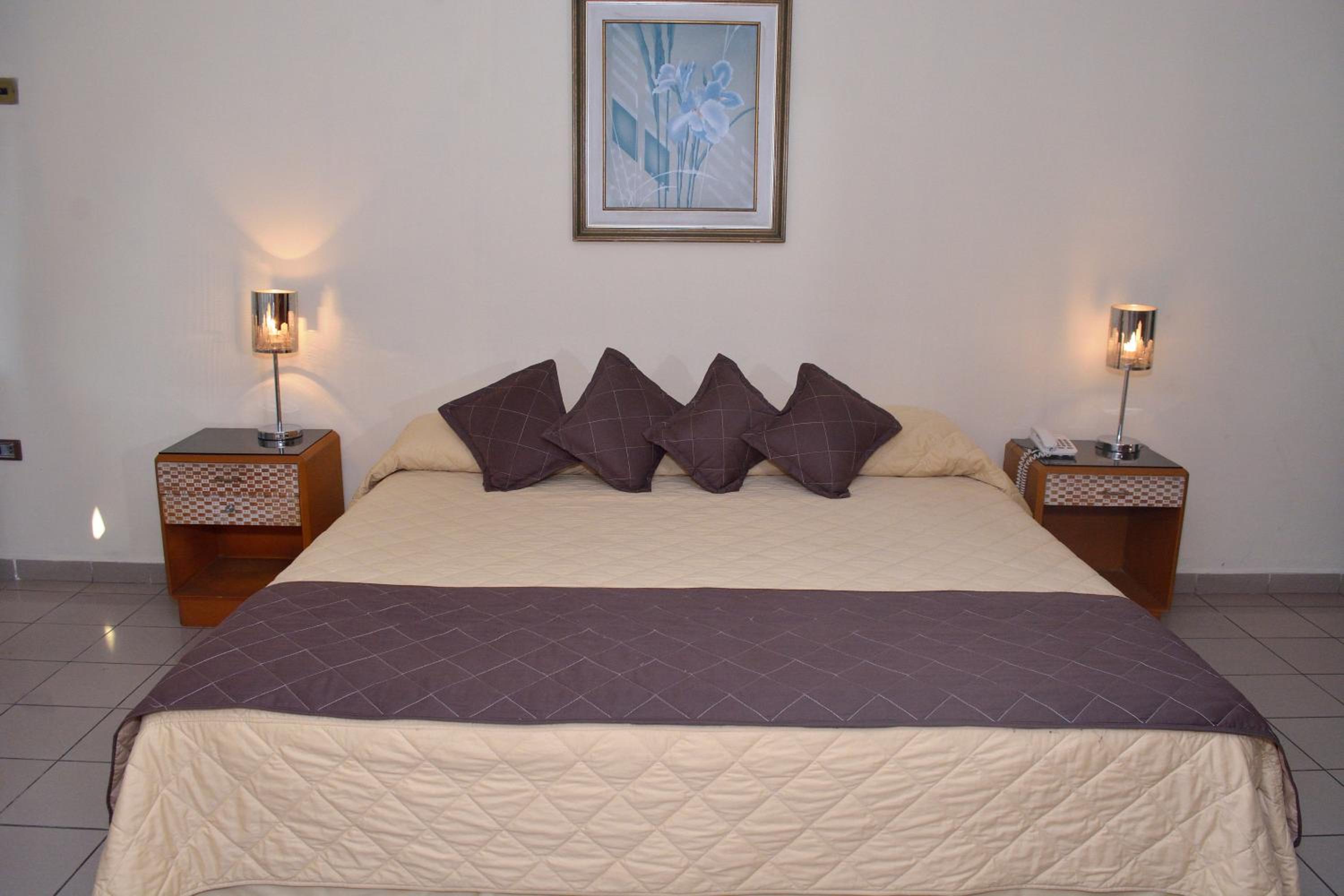 Deluxe King Room photo 3