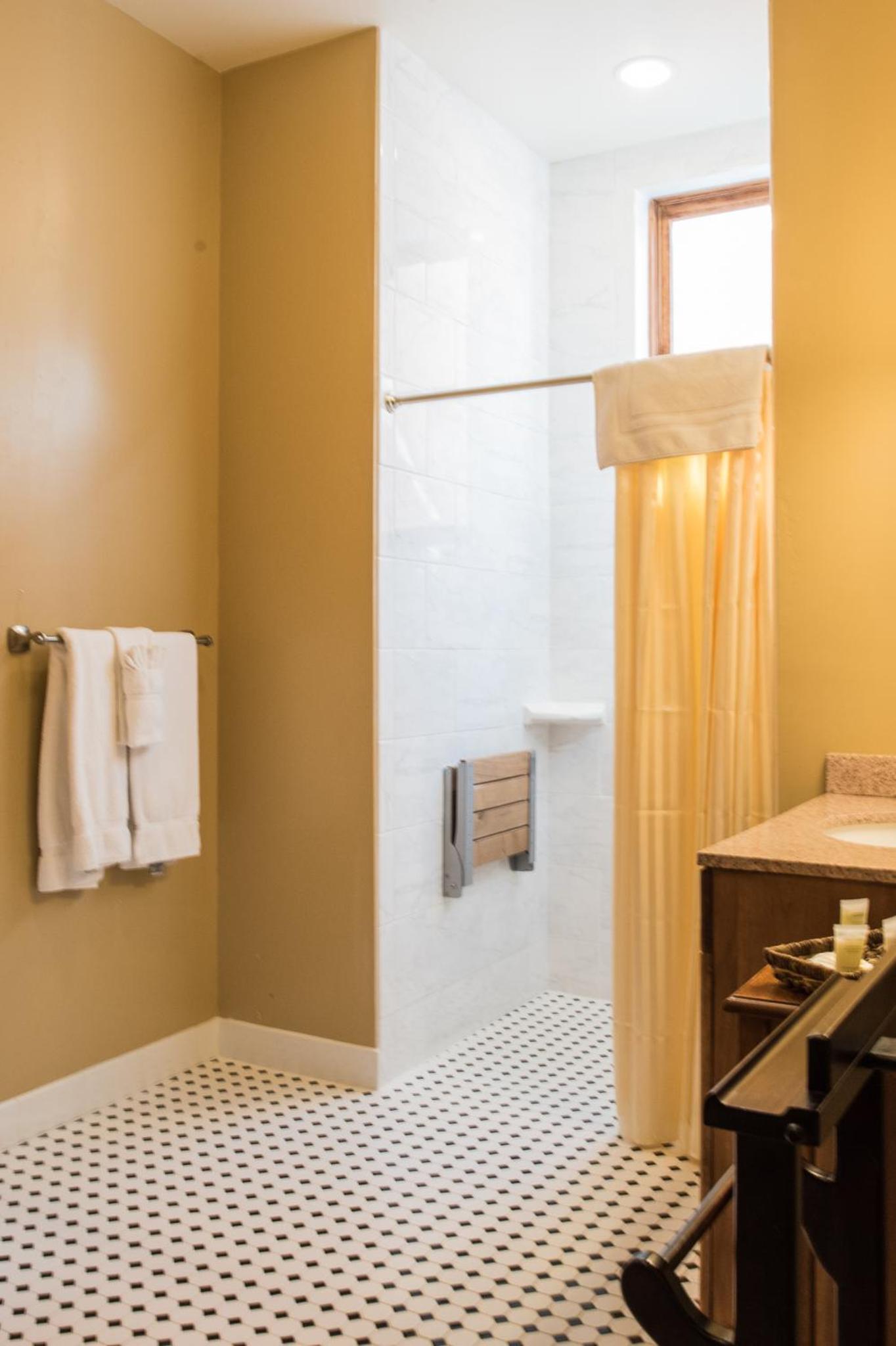 Double Room - Disability Access photo 3