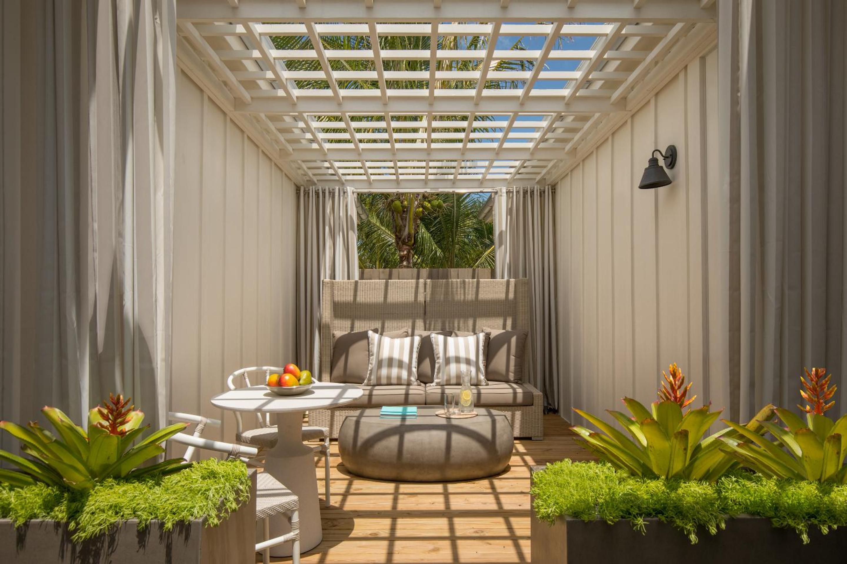 Double Queen Bungalow with Garden View photo 2