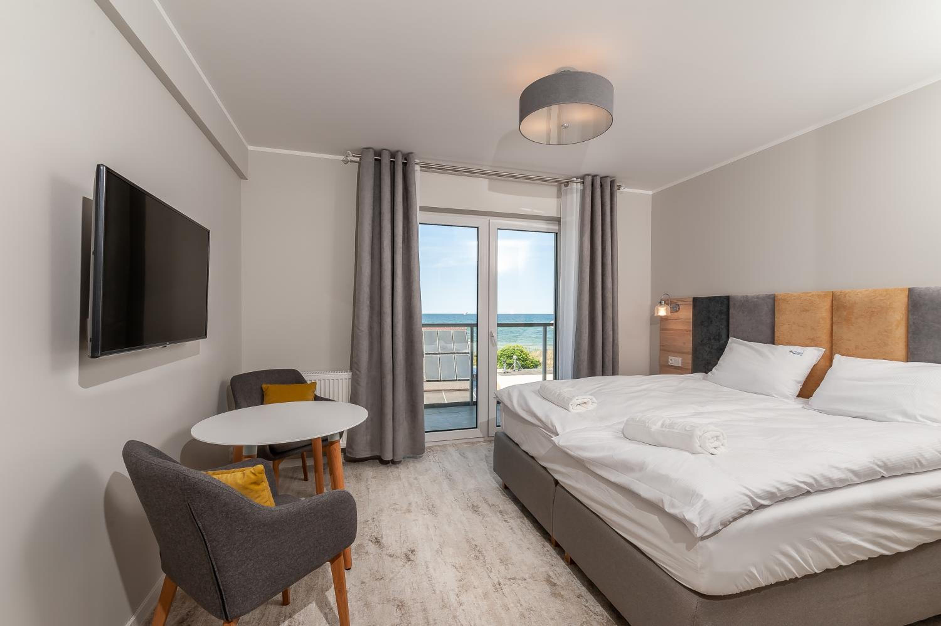 Deluxe Double Room with Balcony and Sea View photo 2