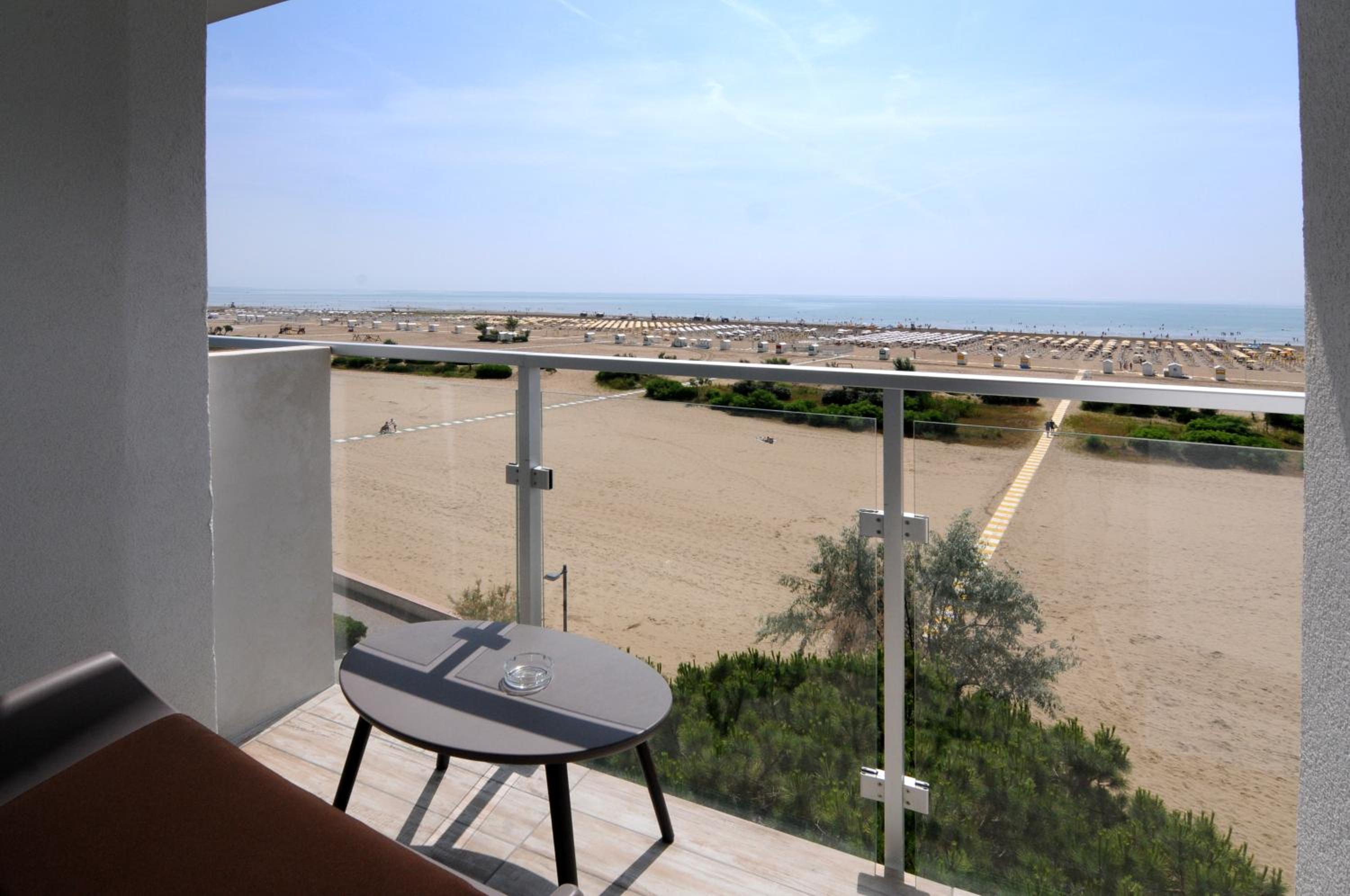 Deluxe Double Room with Balcony and Sea View - Photo 5
