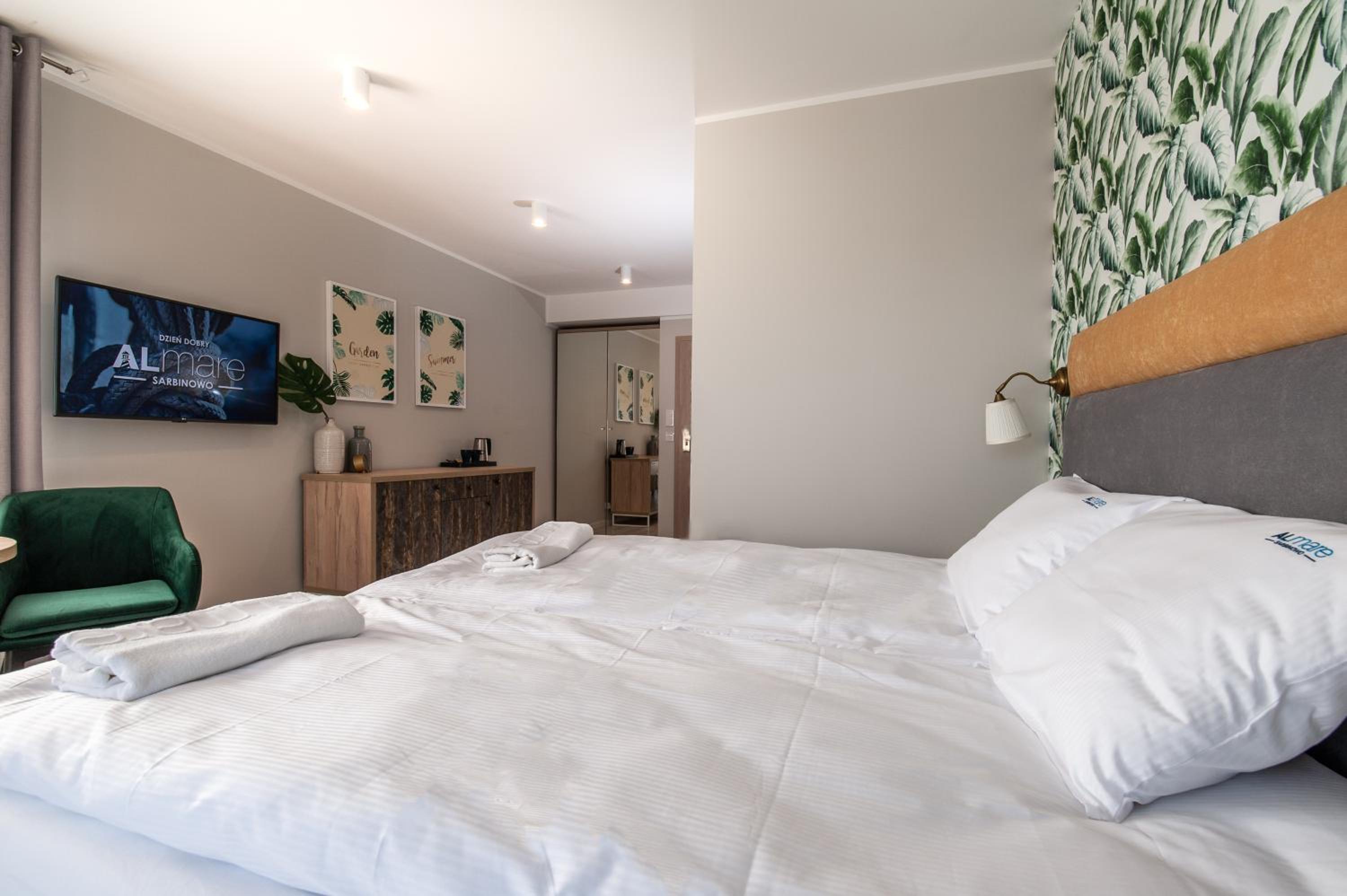Deluxe Double Room with Balcony photo 3