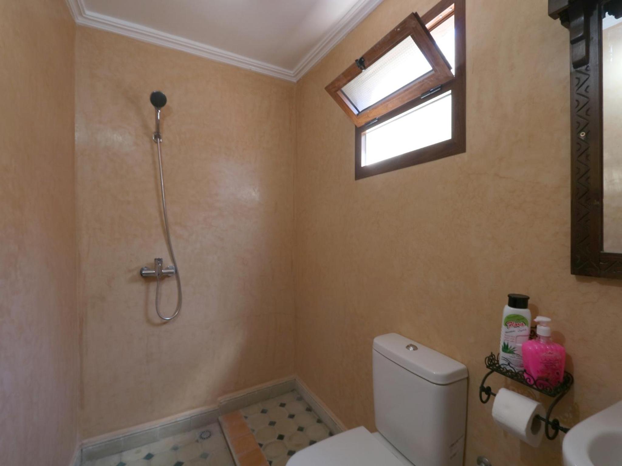 Double or Twin Room with Balcony - Photo 11