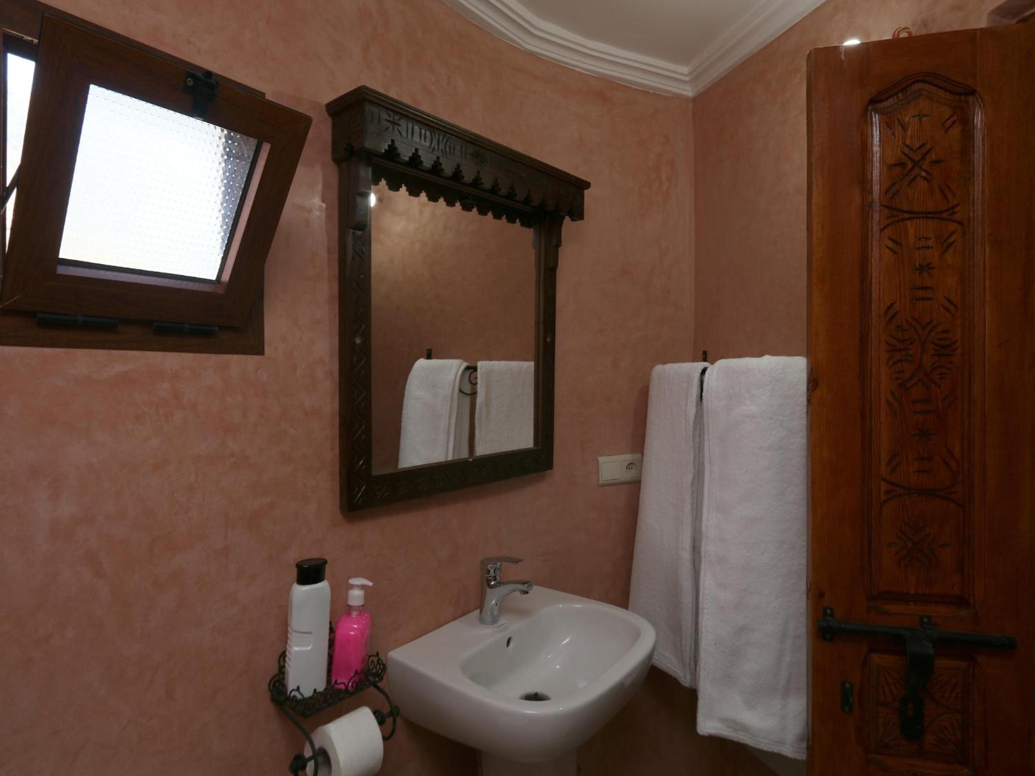 Double or Twin Room with Mountain View - Photo 15