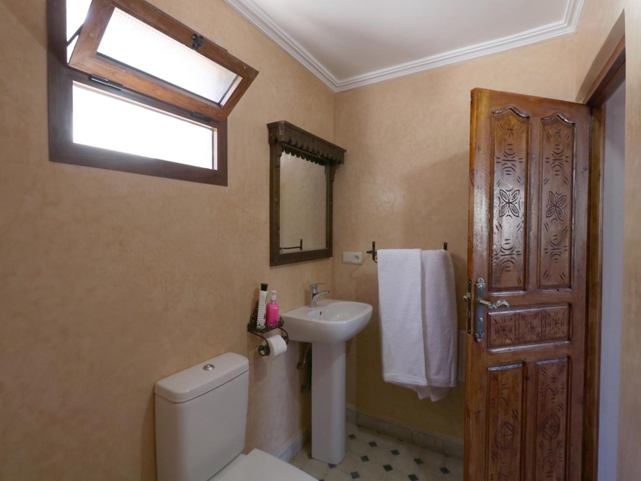 Double or Twin Room with Balcony - Photo 10