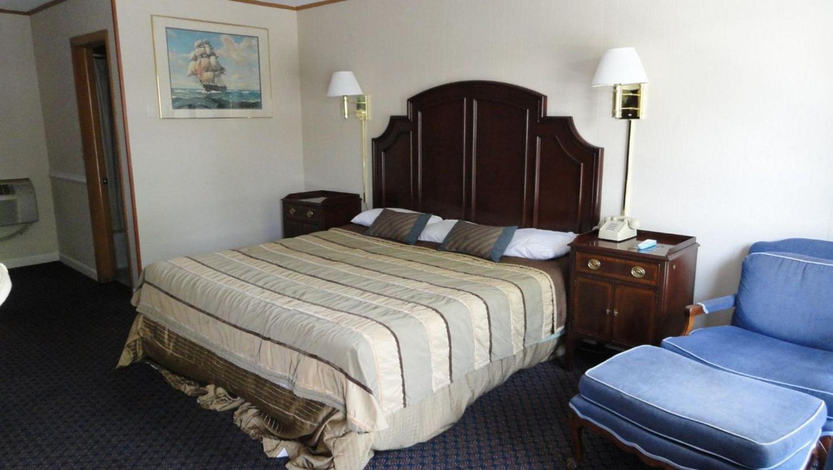 Standard King Room - Non-Smoking  - Photo 1