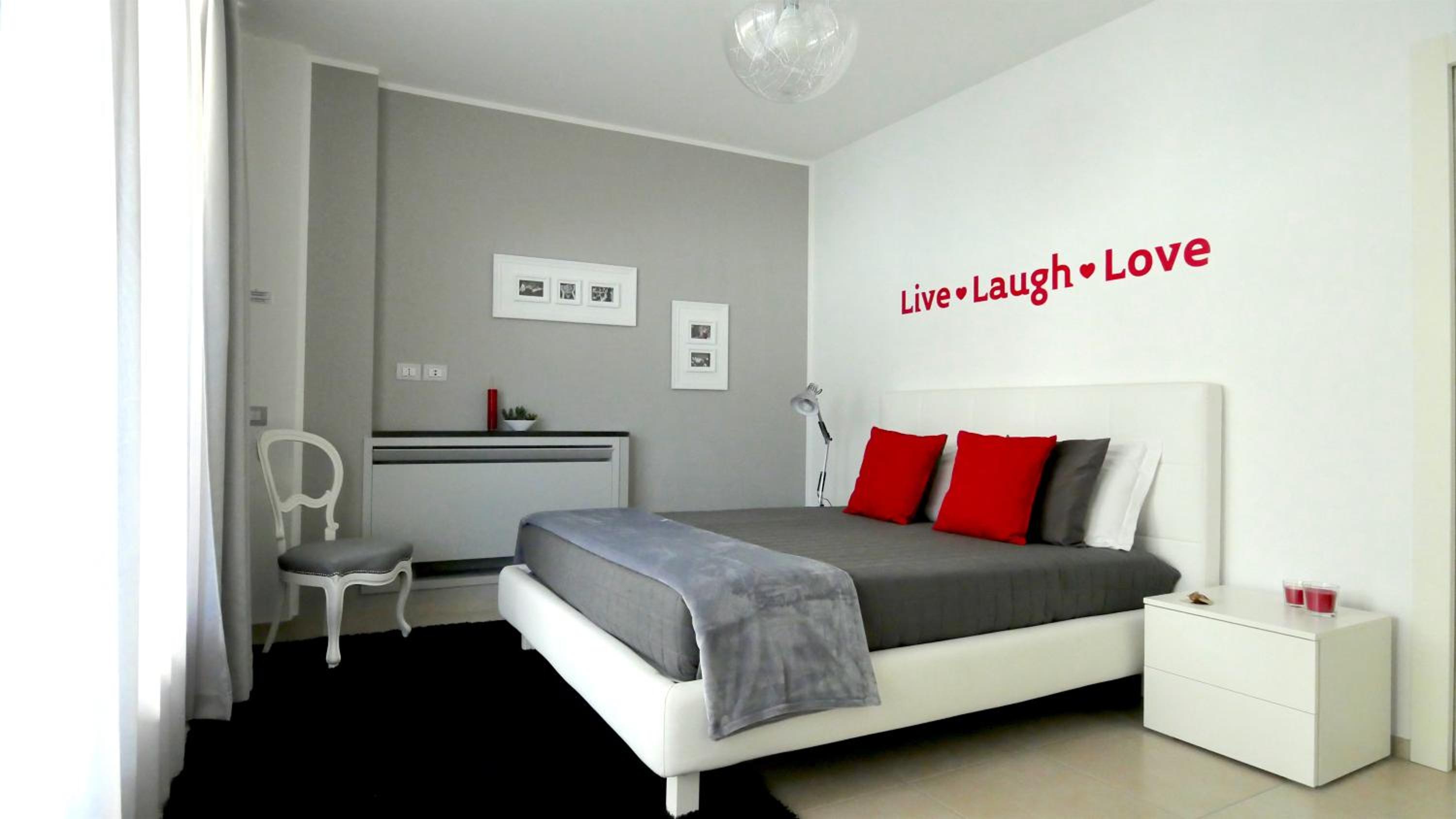 One-Bedroom Apartment photo 3